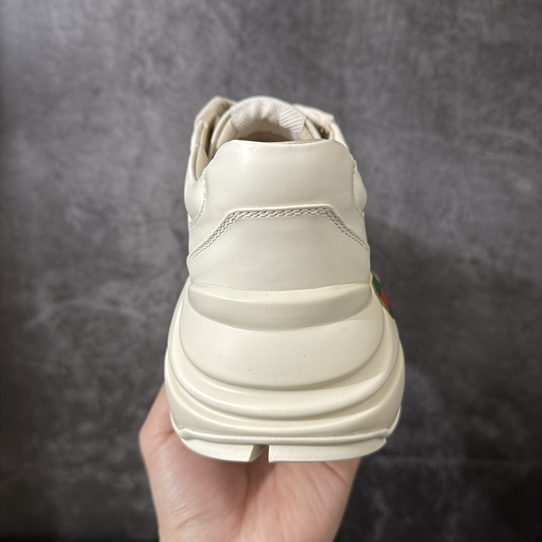 图片[4]-【YS纯原】广奢高端货Gucci 古驰经典老爹鞋 Rhyton Vintage Trainer Sneaker 细节升级 更精致 ✦ 独家开模模具，数据同步官网 ✦鞋面颜色/光泽/做旧/印花重新校准，贴近最新原版 ✦皮料加填充棉，鞋型更立体 ✦原楦开发，小牛皮鞋面+小羊皮内里 ✦鞋舌与外盒标均植入防伪芯片 ✦升级全套包装：绿盒/白盒+防尘袋+配件齐全 ✦进口PHYLON鞋底，耐磨环保 ✦原底厂数据复模，回弹MD中底+TPR外底 ✦细节干净，无线头溢胶 尺码：35-45-选品中心