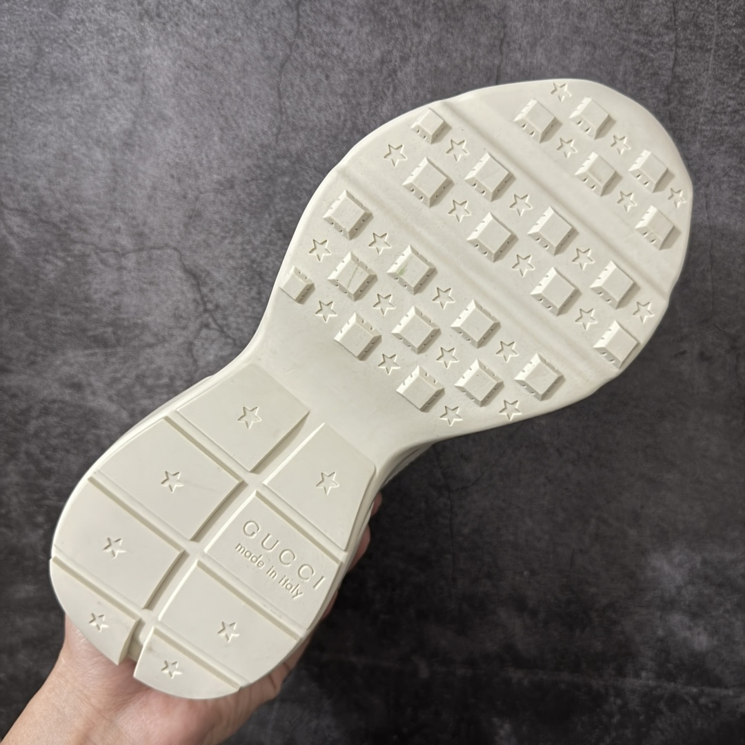 图片[9]-【YS纯原】广奢高端货Gucci 古驰经典老爹鞋 Rhyton Vintage Trainer Sneaker 细节升级 更精致 ✦ 独家开模模具，数据同步官网 ✦鞋面颜色/光泽/做旧/印花重新校准，贴近最新原版 ✦皮料加填充棉，鞋型更立体 ✦原楦开发，小牛皮鞋面+小羊皮内里 ✦鞋舌与外盒标均植入防伪芯片 ✦升级全套包装：绿盒/白盒+防尘袋+配件齐全 ✦进口PHYLON鞋底，耐磨环保 ✦原底厂数据复模，回弹MD中底+TPR外底 ✦细节干净，无线头溢胶 尺码：35-45-选品中心