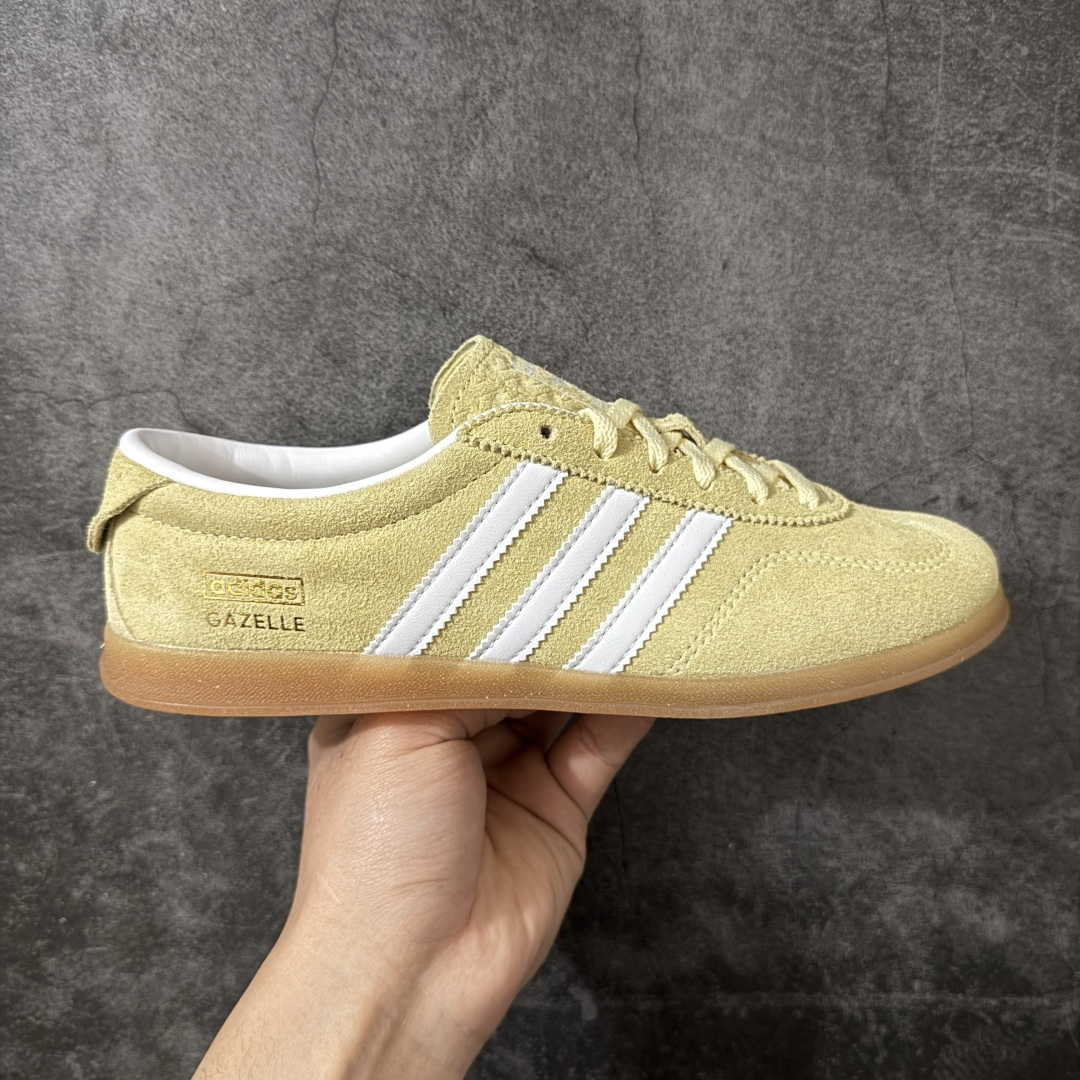【渠道纯原版】AD Gazelle Indoor Trainers 系列低帮复古百搭休闲运动德训风板鞋 JR8894 市场最高版本 完美还原zp细节，注意区别市场任何版本，完全不是一路货色‼️ 全鞋原材料打造，无任何色差，正确鞋型，后跟港宝材料定型，正确微透生胶大底，反口内里头层细腻小牛皮，纸板中底 鞋垫背胶，侧面正确烫金压印字母，所有细节完美还原‼️ 尺码：35.5 36 36.5 37 38 38.5 39 40 40.5 41 42 42.5 43 44 44.5 45-选品中心