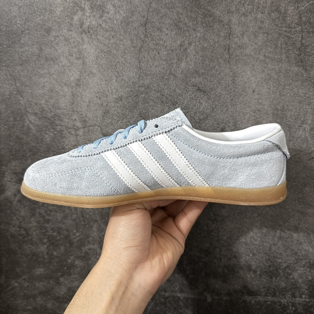 图片[2]-【渠道纯原版】AD Gazelle Indoor Trainers 系列低帮复古百搭休闲运动德训风板鞋 JR8893 市场最高版本 完美还原zp细节，注意区别市场任何版本，完全不是一路货色‼️ 全鞋原材料打造，无任何色差，正确鞋型，后跟港宝材料定型，正确微透生胶大底，反口内里头层细腻小牛皮，纸板中底 鞋垫背胶，侧面正确烫金压印字母，所有细节完美还原‼️ 尺码：35.5 36 36.5 37 38 38.5 39 40 40.5 41 42 42.5 43 44 44.5 45-选品中心