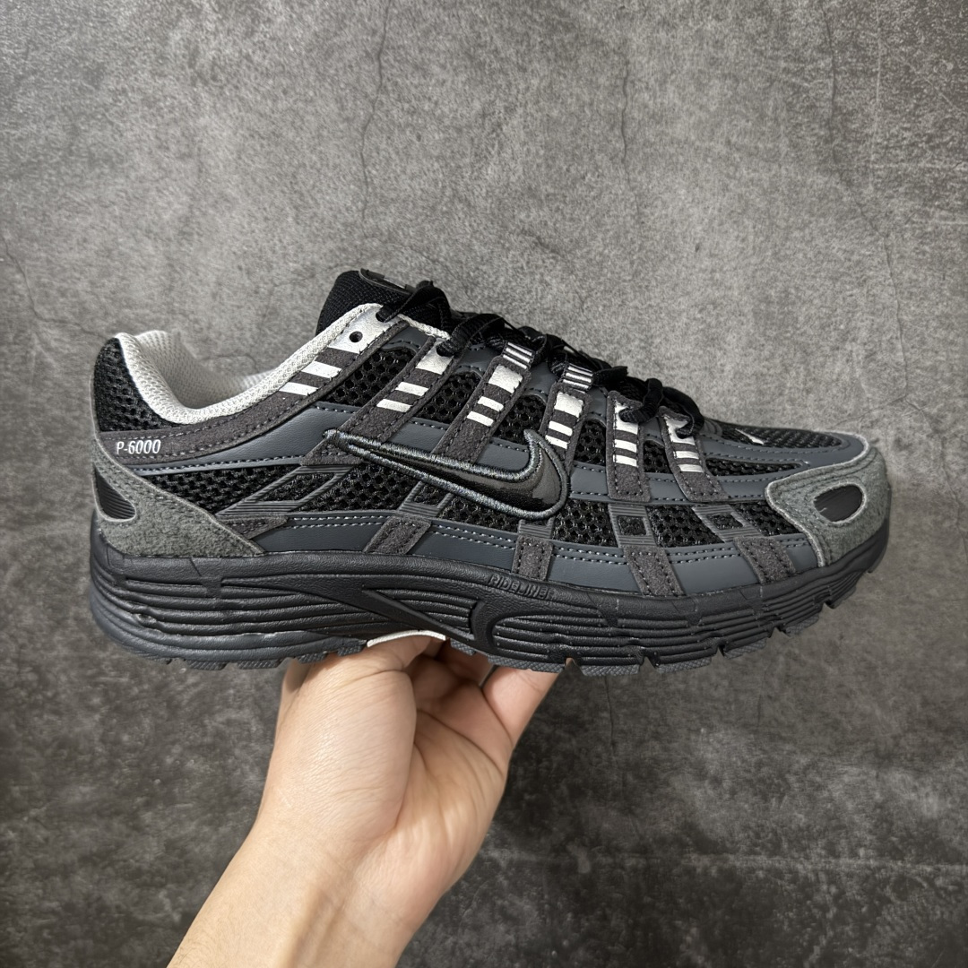 【外贸纯原版】Nike P-6000 Premium系列低帮复古老爹风休闲运动舒适慢跑鞋HF0015-002 男女码真标半码制 升级原楦原纸版数据开发版型 采用硬质牛剖革组合透气网面材质 正确3层组织中底搭载EVA轻量缓震嵌入双层革新物料鞋垫,外置防滑耐磨橡胶底片❗ 尺码：39-47.5-选品中心