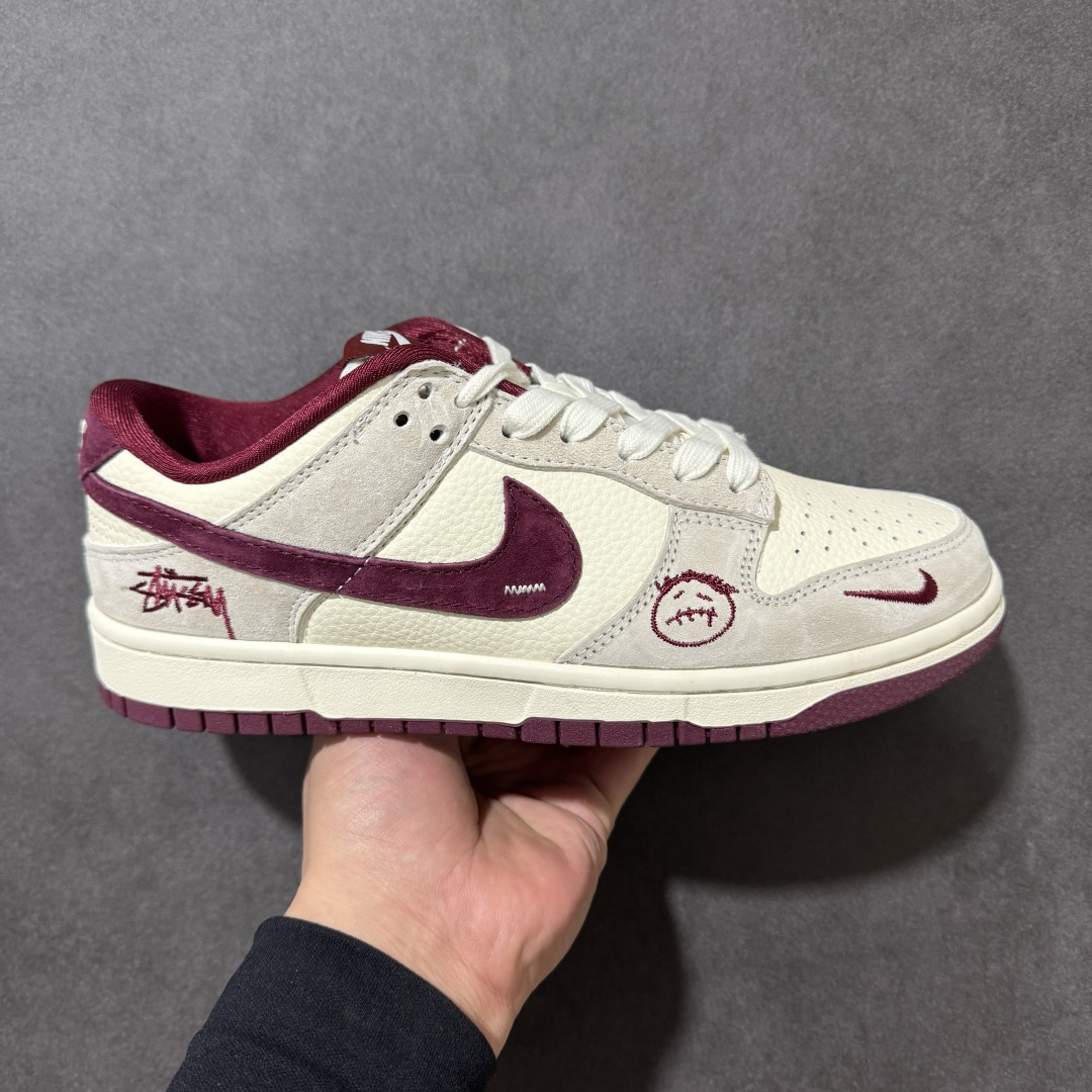 【定制版】Nike Dunk Low Retro 斯图西联名 周年高端定制 低帮休闲板鞋 定制鞋盒 大厂纯原品质出货 超高清洁度 皮料切割干净无任何毛边 细节完美 货号：KK1333-031 尺码： 36 36.5 37.5 38 38.5 39 40 40.5 41 42 42.5 43 44 44.5 45-选品中心