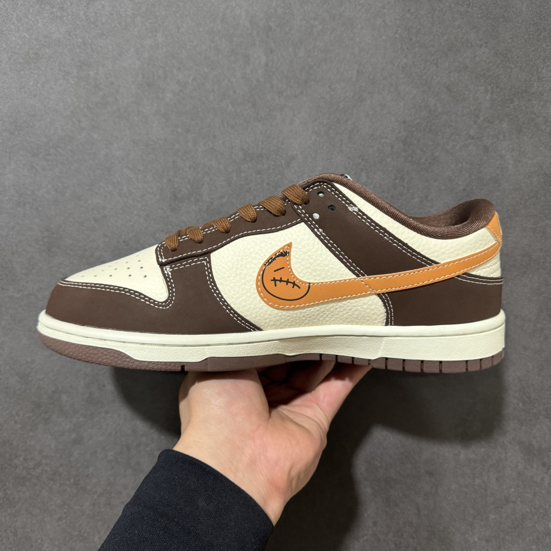 图片[2]-【定制版】Nike Dunk Low Retro 斯图西联名 周年高端定制 低帮休闲板鞋 定制鞋盒 大厂纯原品质出货 超高清洁度 皮料切割干净无任何毛边 细节完美 货号：KK1333-034 尺码： 36 36.5 37.5 38 38.5 39 40 40.5 41 42 42.5 43 44 44.5 45-选品中心