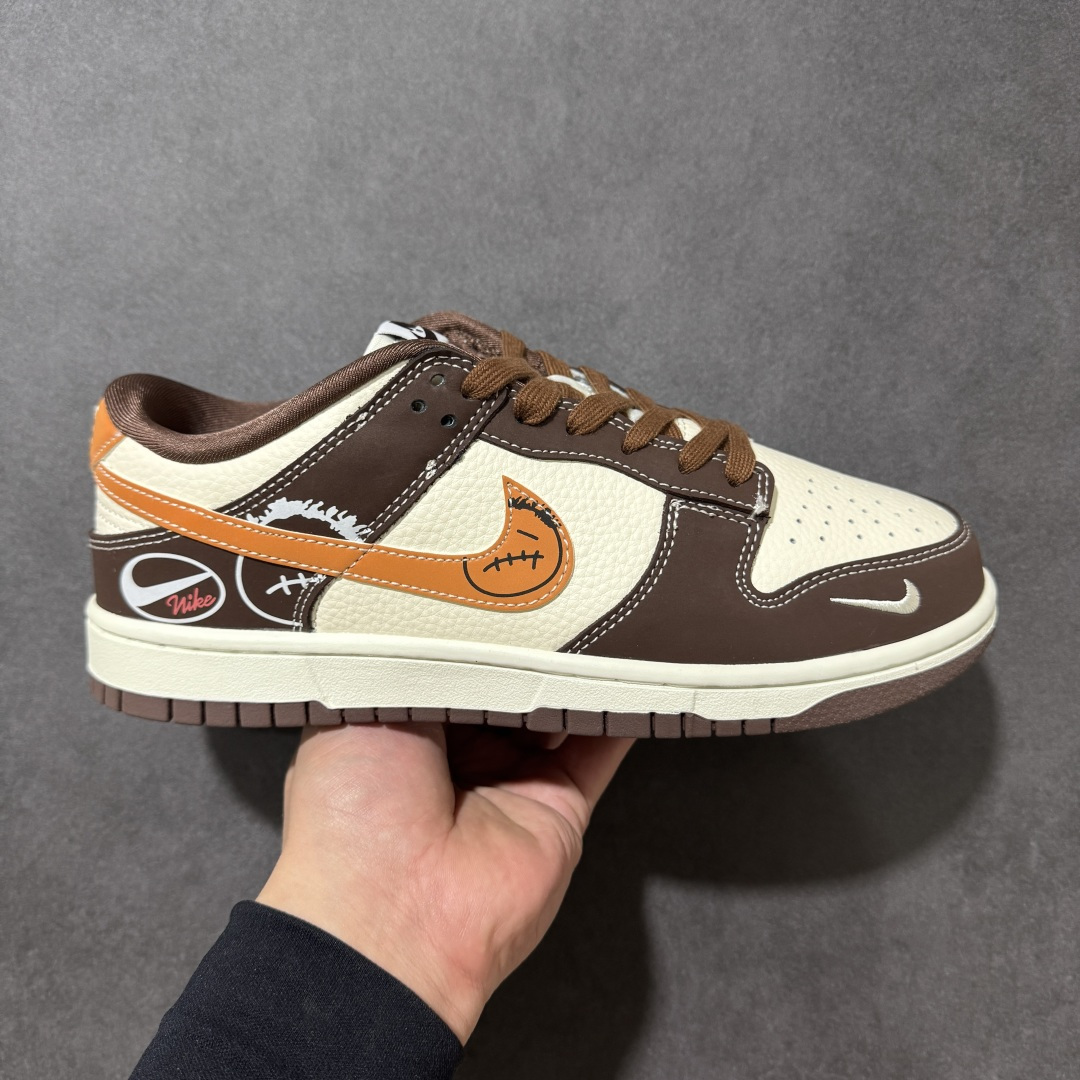 【定制版】Nike Dunk Low Retro 斯图西联名 周年高端定制 低帮休闲板鞋 定制鞋盒 大厂纯原品质出货 超高清洁度 皮料切割干净无任何毛边 细节完美 货号：KK1333-034 尺码： 36 36.5 37.5 38 38.5 39 40 40.5 41 42 42.5 43 44 44.5 45-选品中心
