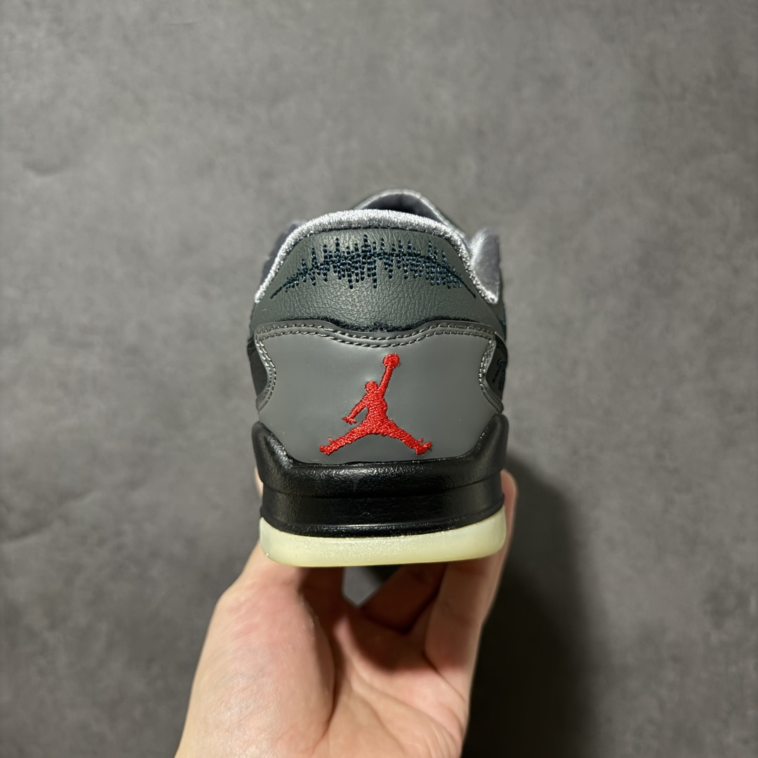 图片[4]-【PE纯原】Air Jordan Retro Flight Court SP低帮 AJ低邦 乔丹篮球鞋系列 全新高端版本 用料扎实 头层翻毛＋头层皮 区别市场通货 正确针织鞋码效果 版型完美 正确私模大底 鞋款整体以翻毛皮打造，搭配侧身头层皮面框架，鞋舌及后跟Jumpman Logo分别采用刺绣点缀，后跟侧身Flighth字样也辅以刺绣呈现，秉承轻量化的速度型篮球鞋设计思想完成设计，降低重量的同时提升舒适度，中底延续前作使用了分离式后掌可视化Air Soleb气垫。鞋带孔和后跟鞋提以籃网为造型灵感，将篮球运动巧妙融入到鞋款的设计之中，使鞋身整体富有流动性、节奏感和优雅气质。 货号：HQ2958-006 尺码： 39 40 40.5 41 42 42.5 43 44 44.5 45 46-选品中心