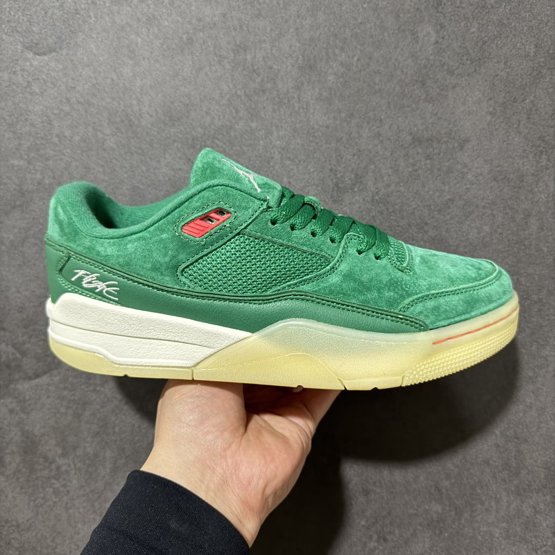 【PE纯原】Air Jordan Retro Flight Court SP低帮 AJ低邦 乔丹篮球鞋系列 全新高端版本 用料扎实 头层翻毛＋头层皮 区别市场通货 正确针织鞋码效果 版型完美 正确私模大底 鞋款整体以翻毛皮打造，搭配侧身头层皮面框架，鞋舌及后跟Jumpman Logo分别采用刺绣点缀，后跟侧身Flighth字样也辅以刺绣呈现，秉承轻量化的速度型篮球鞋设计思想完成设计，降低重量的同时提升舒适度，中底延续前作使用了分离式后掌可视化Air Soleb气垫。鞋带孔和后跟鞋提以籃网为造型灵感，将篮球运动巧妙融入到鞋款的设计之中，使鞋身整体富有流动性、节奏感和优雅气质。 货号：HF3255-300 尺码： 39 40 40.5 41 42 42.5 43 44 44.5 45 46-选品中心