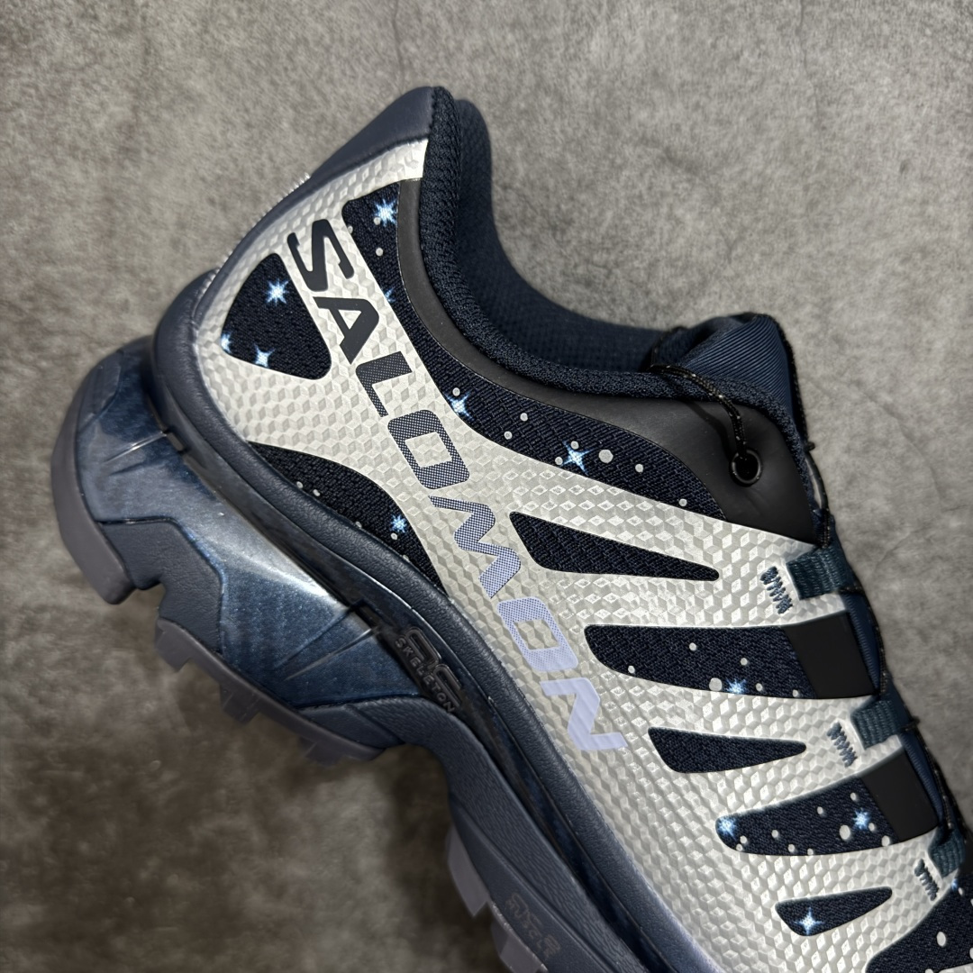 图片[7]-【纯原M版】ATMOS x Salomon XT-4 OG Advanced GTX萨洛蒙系列低帮城市越野机能透气休闲运动鞋 492733 鞋舌处附有迷你网眼袋收纳鞋绳以及下方的多色 Logo 标签 接着搭载奶油色 ACS 技术中底以及金色 TPU 塑料部件提升鞋款耐用性 中底与鞋面之间饰有海蓝色条状细节有效增添鞋款层次 最后应用黑色 Contragrip Chevron 外底完成鞋款设计 这次配色颇为高调 两款配色均以绚丽的渐变设计呈现 一款以粉紫渐变主打 另一款以黄绿渐变呈现 视觉效果相当吸睛 鞋面的使用玻璃纤维覆盖物加固 并通过细绳扣系带系统进行锁定 Salomon 的品牌logo 出现在脚后跟和前掌部位 中底虽然偏薄 但非常耐用 与模压塑料ACS 框架以及致密AC2 Muscle 鞋底单元结合 能够提供出色的支撑力和缓冲性 尺码：36 36.5 37 38 38.5 39 40 40.5 41 42 42.5 43 44 44.5 45-选品中心