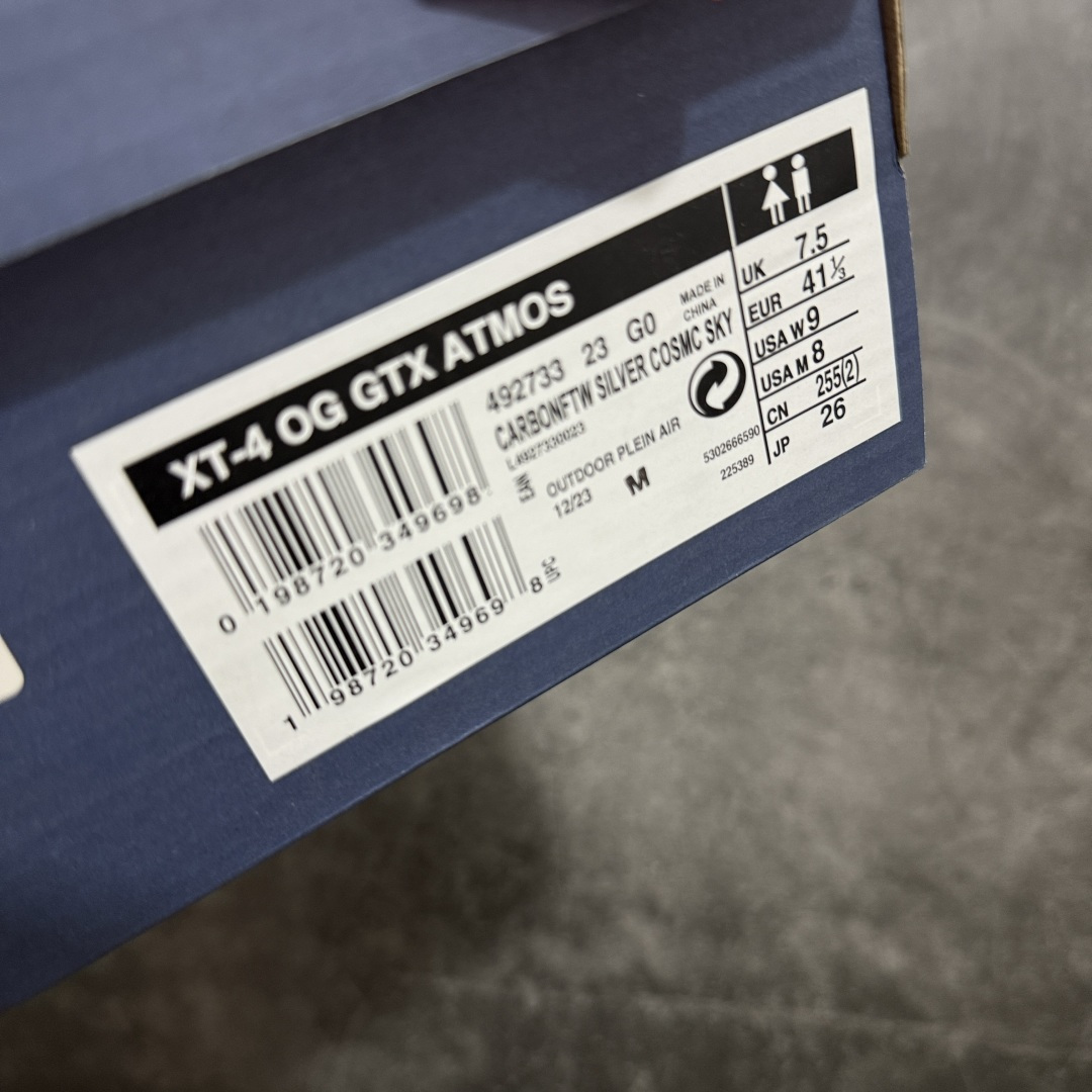 图片[9]-【纯原M版】ATMOS x Salomon XT-4 OG Advanced GTX萨洛蒙系列低帮城市越野机能透气休闲运动鞋 492733 鞋舌处附有迷你网眼袋收纳鞋绳以及下方的多色 Logo 标签 接着搭载奶油色 ACS 技术中底以及金色 TPU 塑料部件提升鞋款耐用性 中底与鞋面之间饰有海蓝色条状细节有效增添鞋款层次 最后应用黑色 Contragrip Chevron 外底完成鞋款设计 这次配色颇为高调 两款配色均以绚丽的渐变设计呈现 一款以粉紫渐变主打 另一款以黄绿渐变呈现 视觉效果相当吸睛 鞋面的使用玻璃纤维覆盖物加固 并通过细绳扣系带系统进行锁定 Salomon 的品牌logo 出现在脚后跟和前掌部位 中底虽然偏薄 但非常耐用 与模压塑料ACS 框架以及致密AC2 Muscle 鞋底单元结合 能够提供出色的支撑力和缓冲性 尺码：36 36.5 37 38 38.5 39 40 40.5 41 42 42.5 43 44 44.5 45-选品中心