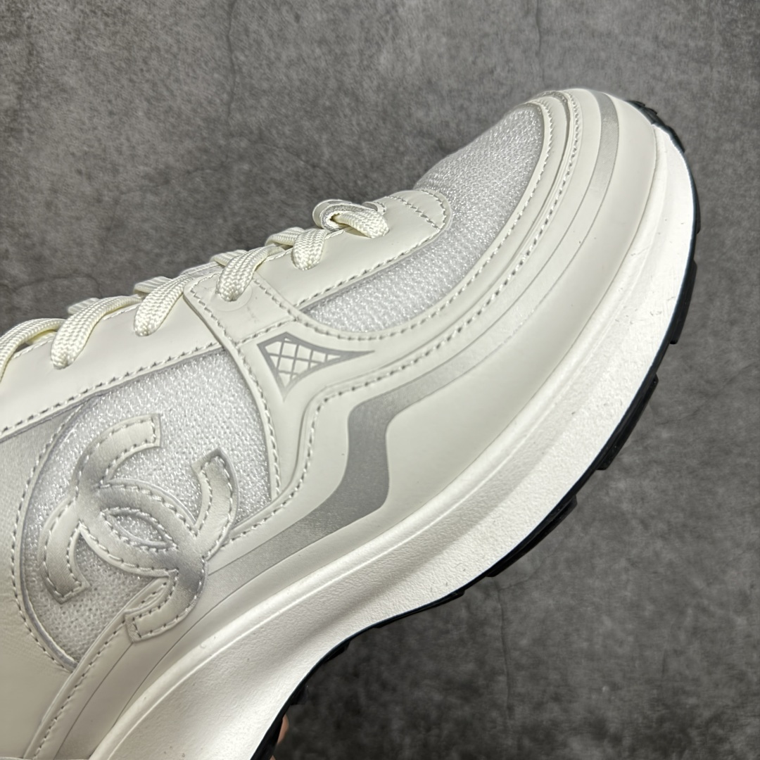 图片[6]-【佛山超A版】CHANEL香奈儿 26C 小牛皮 圆头系带 低帮 生活休闲鞋 男女款 白色 香奈儿品牌，秉承创始人嘉柏丽尔•香奈儿女士划时代的创新理念与前瞻创意，成为现代女性美学的风向标。无论时尚精品、香水与美容品、腕表与高级珠宝，都致力于为女性塑造自由、优雅、与众不同的风格。 尺码：35 36 37 38 39 40 41 42 43 44 45-选品中心