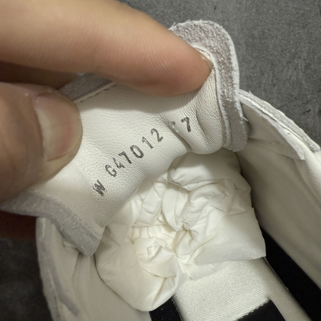 图片[7]-【佛山超A版】CHANEL香奈儿 26C 小牛皮 圆头系带 低帮 生活休闲鞋 男女款 白色 香奈儿品牌，秉承创始人嘉柏丽尔•香奈儿女士划时代的创新理念与前瞻创意，成为现代女性美学的风向标。无论时尚精品、香水与美容品、腕表与高级珠宝，都致力于为女性塑造自由、优雅、与众不同的风格。 尺码：35 36 37 38 39 40 41 42 43 44 45-选品中心