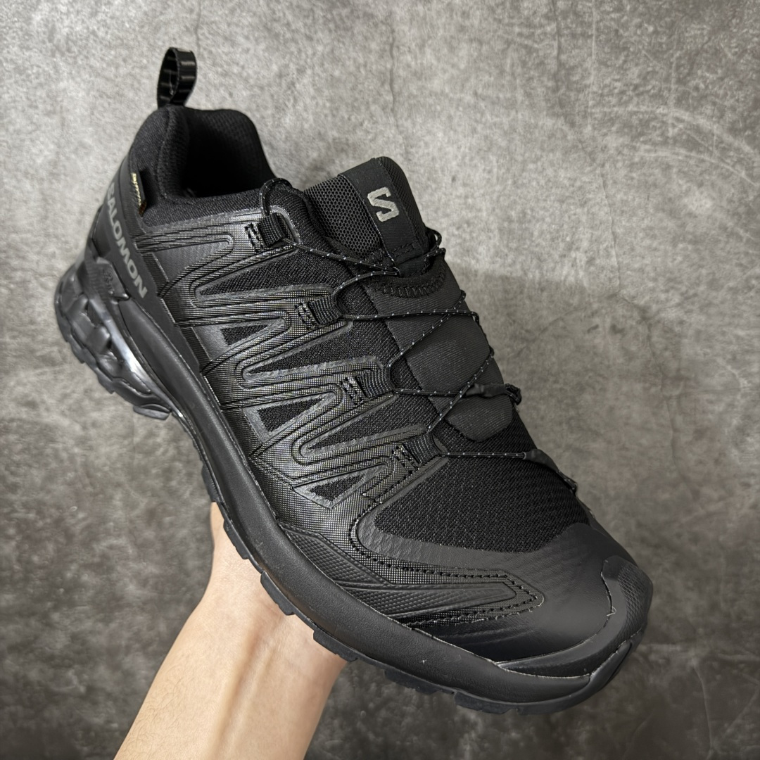 图片[3]-【纯原S版】SALOMON萨洛蒙 XA Pro 3D V9 GTX 圆头 支撑抓地 低帮 户外功能鞋 黑色 472701 原版开发 私模大底 成本极高 完美细节品质💪🏻 代购级百搭徒步鞋，适合在各种复杂地形中使用 Contagrip橡胶大底：具备卓越的抓地力，适用于泥泞、石头路面等复杂地形，确保穿着者稳如磐石。 Sensifit技术：智能鞋楦设计可全方位贴合足部，提供出色的包裹性，减少鞋子与脚之间的摩擦，使双脚在运动中更加稳定。 尺码：36–45-选品中心