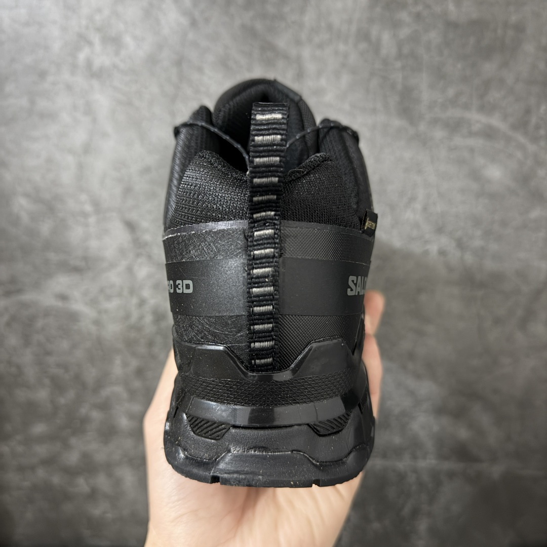 图片[4]-【纯原S版】SALOMON萨洛蒙 XA Pro 3D V9 GTX 圆头 支撑抓地 低帮 户外功能鞋 黑色 472701 原版开发 私模大底 成本极高 完美细节品质💪🏻 代购级百搭徒步鞋，适合在各种复杂地形中使用 Contagrip橡胶大底：具备卓越的抓地力，适用于泥泞、石头路面等复杂地形，确保穿着者稳如磐石。 Sensifit技术：智能鞋楦设计可全方位贴合足部，提供出色的包裹性，减少鞋子与脚之间的摩擦，使双脚在运动中更加稳定。 尺码：36–45-选品中心