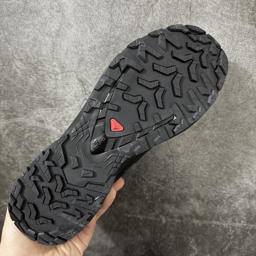 图片[9]-【纯原S版】SALOMON萨洛蒙 XA Pro 3D V9 GTX 圆头 支撑抓地 低帮 户外功能鞋 黑色 472701 原版开发 私模大底 成本极高 完美细节品质💪🏻 代购级百搭徒步鞋，适合在各种复杂地形中使用 Contagrip橡胶大底：具备卓越的抓地力，适用于泥泞、石头路面等复杂地形，确保穿着者稳如磐石。 Sensifit技术：智能鞋楦设计可全方位贴合足部，提供出色的包裹性，减少鞋子与脚之间的摩擦，使双脚在运动中更加稳定。 尺码：36–45-选品中心
