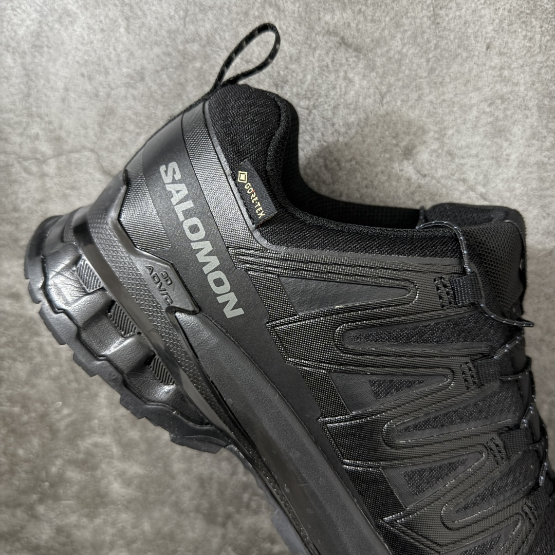 图片[7]-【纯原S版】SALOMON萨洛蒙 XA Pro 3D V9 GTX 圆头 支撑抓地 低帮 户外功能鞋 黑色 472701 原版开发 私模大底 成本极高 完美细节品质💪🏻 代购级百搭徒步鞋，适合在各种复杂地形中使用 Contagrip橡胶大底：具备卓越的抓地力，适用于泥泞、石头路面等复杂地形，确保穿着者稳如磐石。 Sensifit技术：智能鞋楦设计可全方位贴合足部，提供出色的包裹性，减少鞋子与脚之间的摩擦，使双脚在运动中更加稳定。 尺码：36–45-选品中心