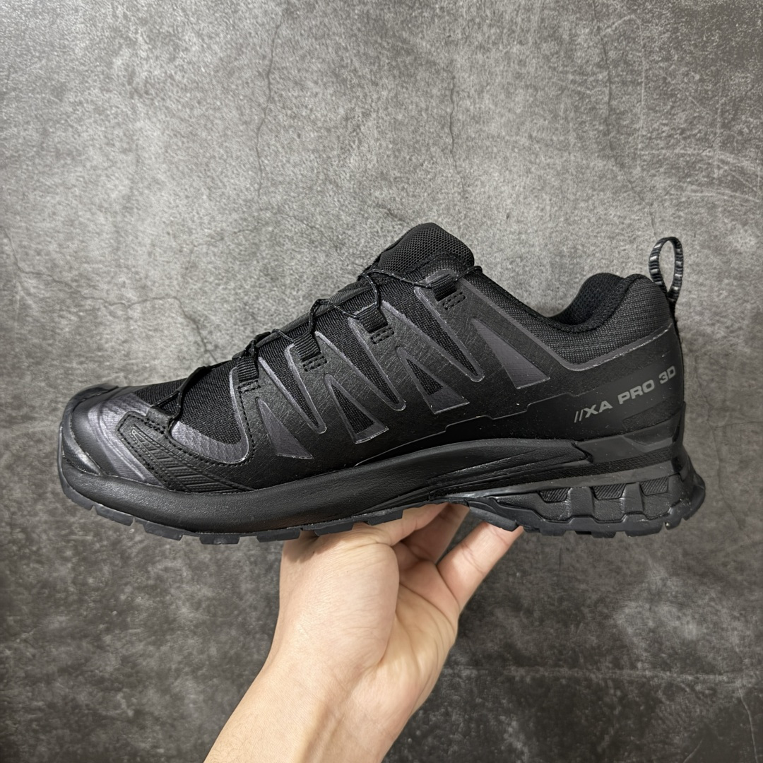 图片[2]-【纯原S版】SALOMON萨洛蒙 XA Pro 3D V9 GTX 圆头 支撑抓地 低帮 户外功能鞋 黑色 472701 原版开发 私模大底 成本极高 完美细节品质💪🏻 代购级百搭徒步鞋，适合在各种复杂地形中使用 Contagrip橡胶大底：具备卓越的抓地力，适用于泥泞、石头路面等复杂地形，确保穿着者稳如磐石。 Sensifit技术：智能鞋楦设计可全方位贴合足部，提供出色的包裹性，减少鞋子与脚之间的摩擦，使双脚在运动中更加稳定。 尺码：36–45-选品中心