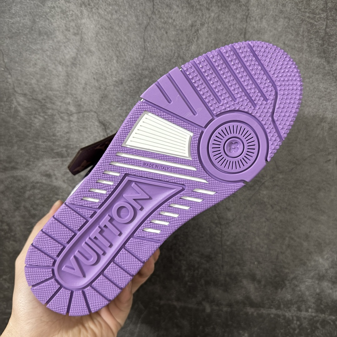 图片[9]-【YS纯原】 顶级莞产 Louis Vuitton路易威登 LV Trainer 系列 高奢运动鞋 紫色渐变 芯片配置，挂饰 NFC 芯片秒进官网 同步 ZP 官网空胶工艺，结构逻辑一致 正确胶片断点式设计，细节克制到位 中底油印字母比例按原版还原 1：1 原楦格板 / 楦头 / 刀磨 全新升级 独家定制压纹麂皮，用料细腻耐看 原版开模 TPU 大底 脚感与质感取向偏原版 代购指定高端版本 全新升级 双盒礼盒 全套配件齐全，整体完成度高 尺码：35-45-选品中心