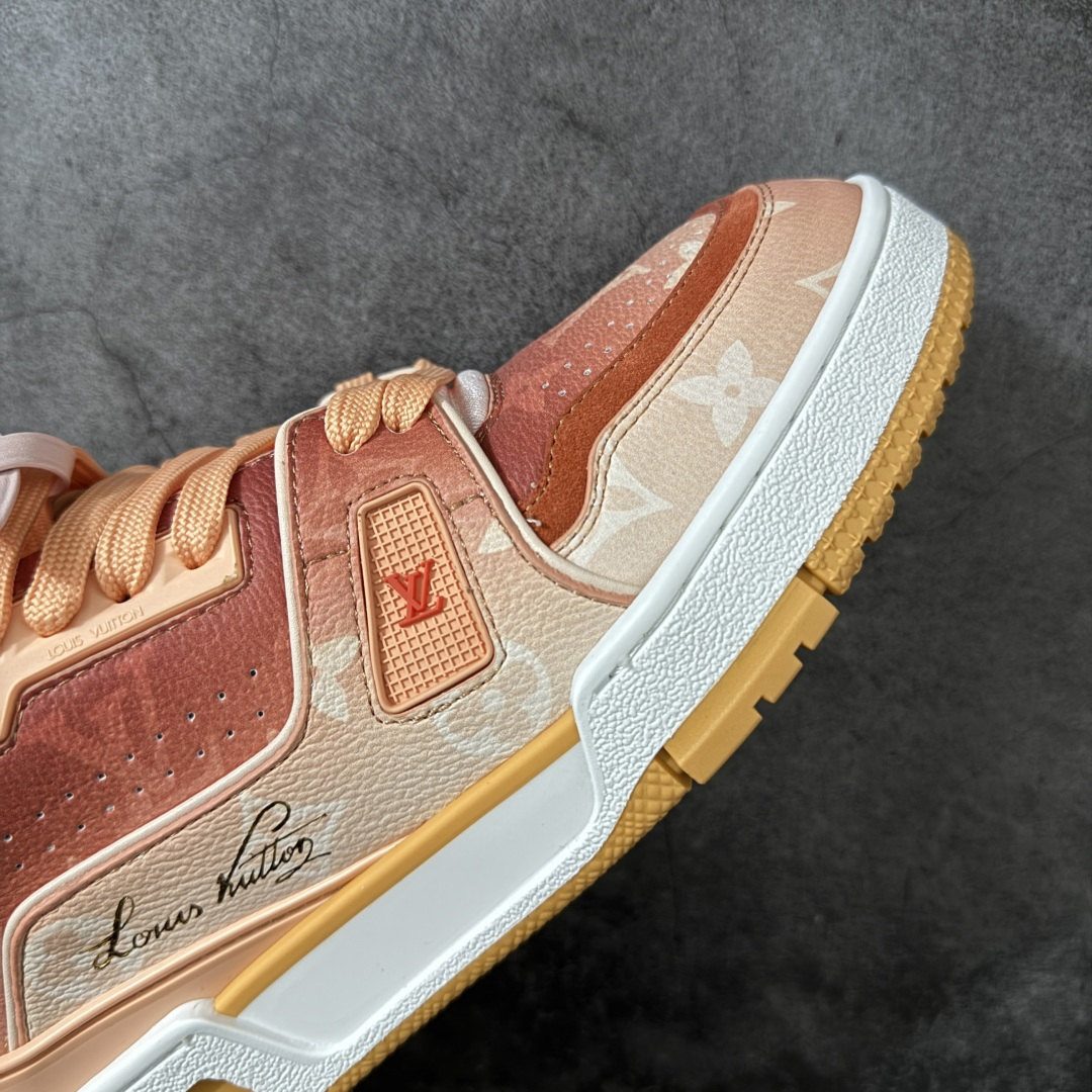 图片[6]-【YS纯原】 顶级莞产 Louis Vuitton路易威登 LV Trainer 系列 高奢运动鞋 橙色渐变 芯片配置，挂饰 NFC 芯片秒进官网 同步 ZP 官网空胶工艺，结构逻辑一致 正确胶片断点式设计，细节克制到位 中底油印字母比例按原版还原 1：1 原楦格板 / 楦头 / 刀磨 全新升级 独家定制压纹麂皮，用料细腻耐看 原版开模 TPU 大底 脚感与质感取向偏原版 代购指定高端版本 全新升级 双盒礼盒 全套配件齐全，整体完成度高 尺码：35-45-选品中心