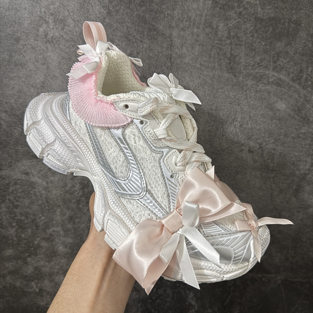 图片[3]-【VG版本】Balenciaga 3XL Denim 官方同步 巴黎世家十代 新款蕾丝白银粉 潮流跑鞋 WTSAX0210 全套原纸板楦头开发 最原汁原味的灵魂版型 全鞋荧光划线卡点 胶水把控整洁度追求极致完美 每一双都是工艺品 多重QC质检 超越公司货的品控标准 实实在在的免检产品 原盒原配 正确字体电绣 粗细、位置、大小正确 侧边TPU 透气孔匹配意产原版 正确分离大底 TPU软底 原版一致大底LOGO 立体感十足 原厂皮料水洗做旧 采购原厂网纱 不含皮革 网布材料和聚氨酯 磨损效果 鞋头边缘和后帮 Balenciaga 徽标 鞋面和后跟凸印尺码 鞋舌 3XL 橡胶品牌标识和反光细节 鞋帮拉袢和鞋舌拉祥 配反光细节 备用鞋带在鞋履前侧 可在穿着前取下 便于不同造型搭配 正常尺码 尺码：35 36 37 38 39 40 41 42-选品中心
