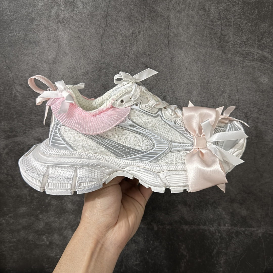 【VG版本】Balenciaga 3XL Denim 官方同步 巴黎世家十代 新款蕾丝白银粉 潮流跑鞋 WTSAX0210 全套原纸板楦头开发 最原汁原味的灵魂版型 全鞋荧光划线卡点 胶水把控整洁度追求极致完美 每一双都是工艺品 多重QC质检 超越公司货的品控标准 实实在在的免检产品 原盒原配 正确字体电绣 粗细、位置、大小正确 侧边TPU 透气孔匹配意产原版 正确分离大底 TPU软底 原版一致大底LOGO 立体感十足 原厂皮料水洗做旧 采购原厂网纱 不含皮革 网布材料和聚氨酯 磨损效果 鞋头边缘和后帮 Balenciaga 徽标 鞋面和后跟凸印尺码 鞋舌 3XL 橡胶品牌标识和反光细节 鞋帮拉袢和鞋舌拉祥 配反光细节 备用鞋带在鞋履前侧 可在穿着前取下 便于不同造型搭配 正常尺码 尺码：35 36 37 38 39 40 41 42-选品中心