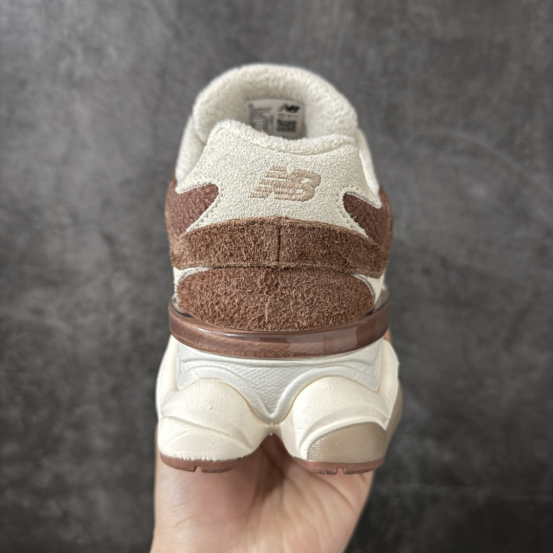 图片[4]-【纯原版】 New Balance NB9060 联名款 复古休闲运动慢跑鞋 U9060CCC 全套原楦原纸板原厂数据开发 进口三明治网面 原装进口翻毛皮料正确绒感卡色 正确中底拉帮中底网布细节 原厂标裁 带紫光防伪 定制后跟透明水晶模块 冲裁组合 大底贴合程度胶水上色把控完美 整洁度挑战全网艺术家 多道序QC把关品质完善 匠心打造 耗时两个月开发完成 工艺极其复杂难度可想而知 新开独立私模大底 全网唯一正确六层组合大底 高端零售专供产物 尺码：36 37 37.5 38 38.5 39 40 40.5 41 42 42.5 43 44 45 46.5-选品中心
