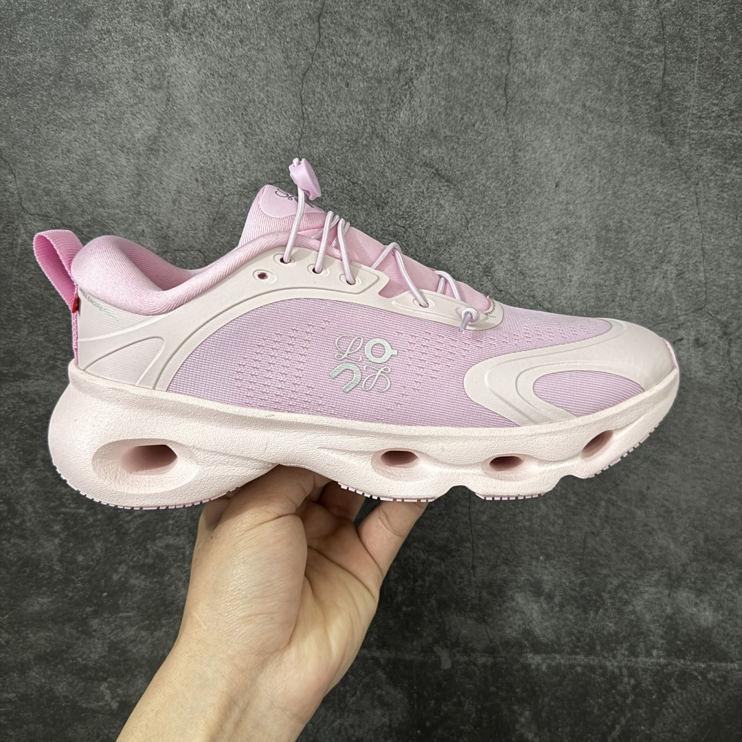 【大厂纯原】LOEWE罗意威 x ON昂跑 联名款 Cloudsolo系列 •原鞋一致橡胶底 原版高弹MD 加爆米花料 •正确后跟小蛮腰 •Logo立体有光泽度 •正确鞋头饱满立体 •鞋舌TPU立体高频 •正确鞋面网布多层厚实材料 •后跟织带高频立体 织带上浆加硬 •正确鞋带头滴胶柔软 •正确鞋垫前薄后厚有弹性(欧奈斯材料,非普通海玻璃) 尺码:36 36.5 37 37.5 38 38.5 39 40 (真半码)-选品中心