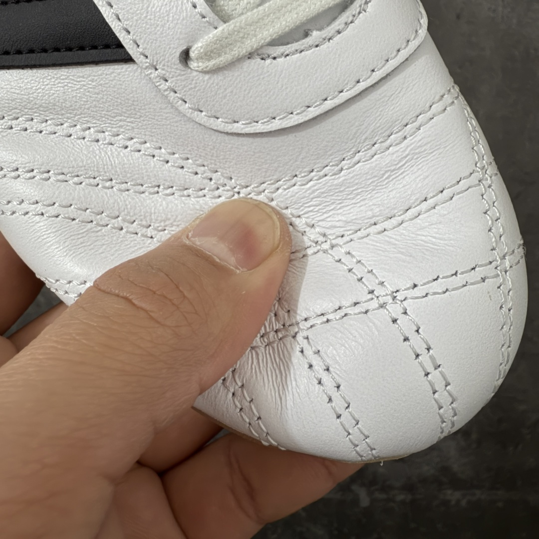 图片[5]-【渠道纯原版】AD Originals TAEKWONDO 跆拳道薄底训练鞋 JS1194 全网独家头层纳帕皮版本 市售最高版 区分市面普通货 皮料 鞋型 中底 针车走线全部拉满配置 💪🏻 从专业赛场到时尚前沿🪩 开启多元运动美学新篇章🥋 𝙏𝘼𝙀𝙆𝙒𝙊𝙉𝘿𝙊👟 演绎穿搭的“绝佳利器” 深受武术历史影响的简约套入式设计 力求致敬00年代初的风尚🥷🎧 ▪皮质鞋面，柔软高级 ▪搭配经典3D鞋头缝线设计 ▪一脚蹬设计穿脱自如 ▪低平橡胶外底助你扎实踩地从容迈步 为小众运动注入现代年轻化审美 鲜明黑白 复古极简 尺码：36 36.5 37 38 38.5 39 40 40.5 41 42 42.5 43 44 44.5 45-选品中心