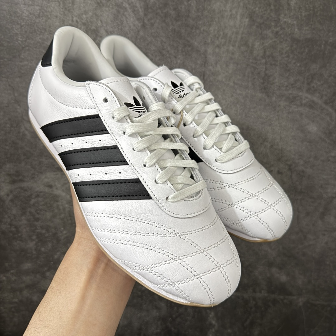 【渠道纯原版】AD Originals TAEKWONDO 跆拳道薄底训练鞋 JS1194 全网独家头层纳帕皮版本 市售最高版 区分市面普通货 皮料 鞋型 中底 针车走线全部拉满配置 💪🏻 从专业赛场到时尚前沿🪩 开启多元运动美学新篇章🥋 𝙏𝘼𝙀𝙆𝙒𝙊𝙉𝘿𝙊👟 演绎穿搭的“绝佳利器” 深受武术历史影响的简约套入式设计 力求致敬00年代初的风尚🥷🎧 ▪皮质鞋面,柔软高级 ▪搭配经典3D鞋头缝线设计 ▪一脚蹬设计穿脱自如 ▪低平橡胶外底助你扎实踩地从容迈步 为小众运动注入现代年轻化审美 鲜明黑白 复古极简 尺码:36 36.5 37 38 38.5 39 40 40.5 41 42 42.5 43 44 44.5 45-选品中心