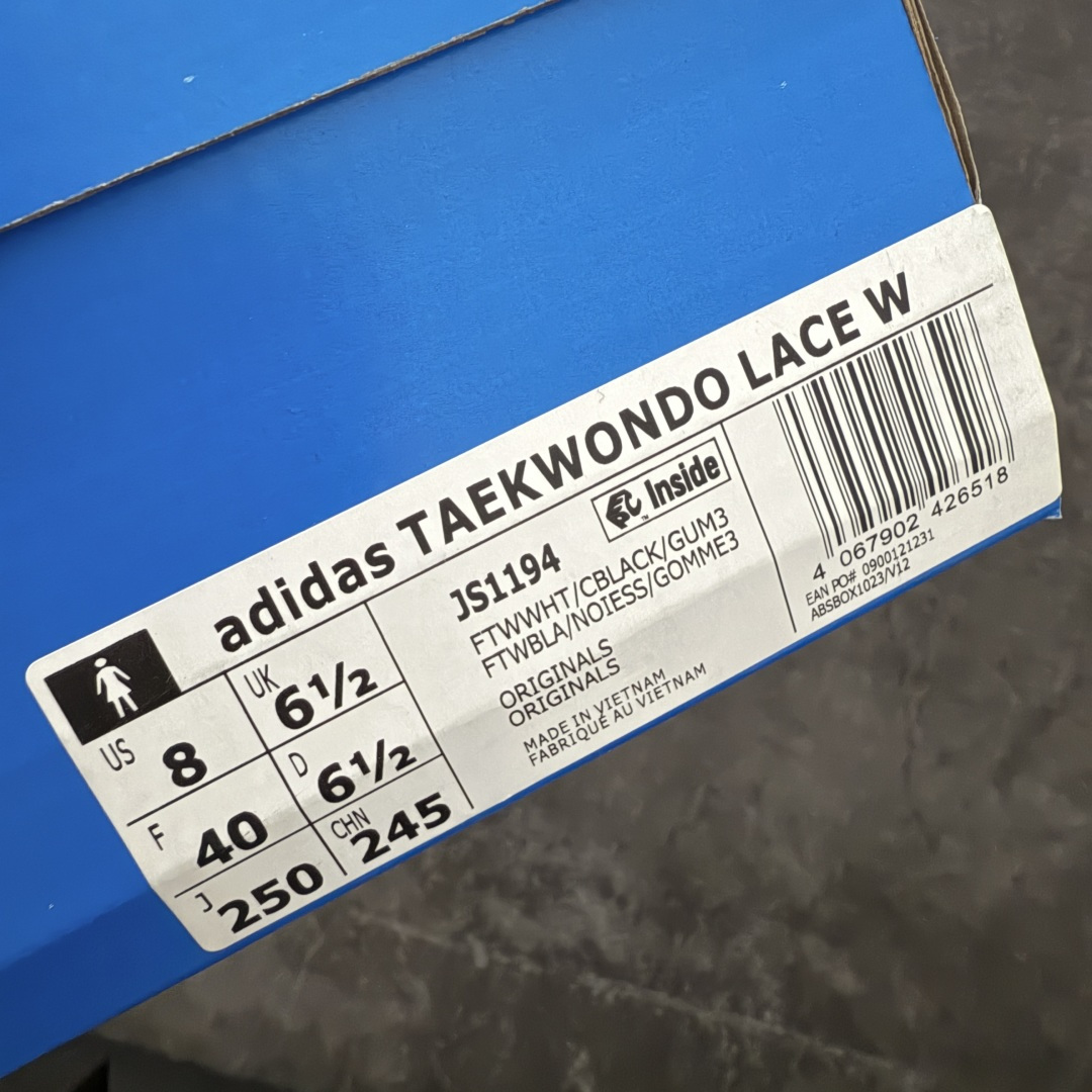 图片[11]-【渠道纯原版】AD Originals TAEKWONDO 跆拳道薄底训练鞋 JS1194 全网独家头层纳帕皮版本 市售最高版 区分市面普通货 皮料 鞋型 中底 针车走线全部拉满配置 💪🏻 从专业赛场到时尚前沿🪩 开启多元运动美学新篇章🥋 𝙏𝘼𝙀𝙆𝙒𝙊𝙉𝘿𝙊👟 演绎穿搭的“绝佳利器” 深受武术历史影响的简约套入式设计 力求致敬00年代初的风尚🥷🎧 ▪皮质鞋面，柔软高级 ▪搭配经典3D鞋头缝线设计 ▪一脚蹬设计穿脱自如 ▪低平橡胶外底助你扎实踩地从容迈步 为小众运动注入现代年轻化审美 鲜明黑白 复古极简 尺码：36 36.5 37 38 38.5 39 40 40.5 41 42 42.5 43 44 44.5 45-选品中心