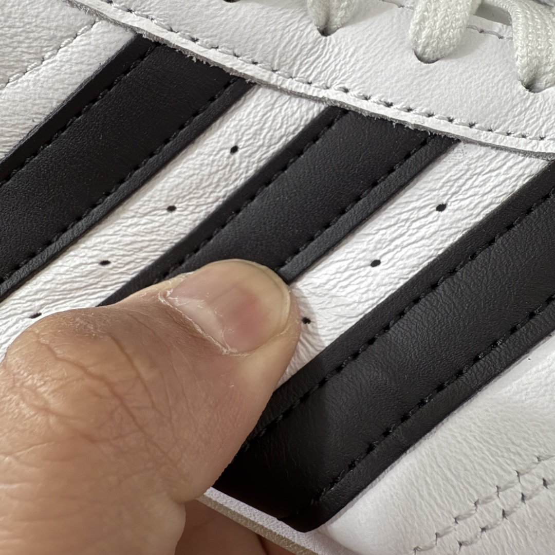 图片[4]-【渠道纯原版】AD Originals TAEKWONDO 跆拳道薄底训练鞋 JS1194 全网独家头层纳帕皮版本 市售最高版 区分市面普通货 皮料 鞋型 中底 针车走线全部拉满配置 💪🏻 从专业赛场到时尚前沿🪩 开启多元运动美学新篇章🥋 𝙏𝘼𝙀𝙆𝙒𝙊𝙉𝘿𝙊👟 演绎穿搭的“绝佳利器” 深受武术历史影响的简约套入式设计 力求致敬00年代初的风尚🥷🎧 ▪皮质鞋面，柔软高级 ▪搭配经典3D鞋头缝线设计 ▪一脚蹬设计穿脱自如 ▪低平橡胶外底助你扎实踩地从容迈步 为小众运动注入现代年轻化审美 鲜明黑白 复古极简 尺码：36 36.5 37 38 38.5 39 40 40.5 41 42 42.5 43 44 44.5 45-选品中心