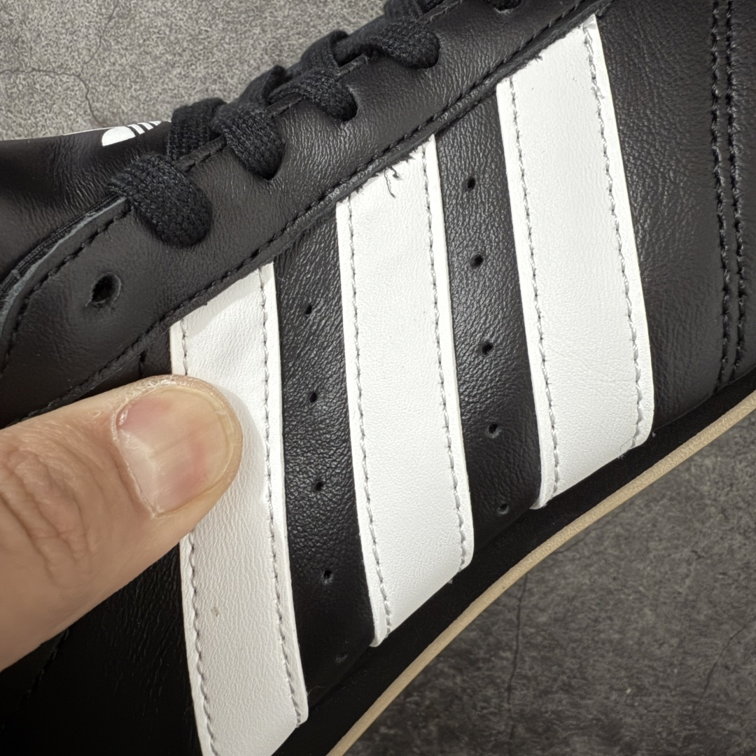图片[4]-【渠道纯原版】AD Originals TAEKWONDO 跆拳道薄底训练鞋 JS1193 全网独家头层纳帕皮版本 市售最高版 区分市面普通货 皮料 鞋型 中底 针车走线全部拉满配置 💪🏻 从专业赛场到时尚前沿🪩 开启多元运动美学新篇章🥋 𝙏𝘼𝙀𝙆𝙒𝙊𝙉𝘿𝙊👟 演绎穿搭的“绝佳利器” 深受武术历史影响的简约套入式设计 力求致敬00年代初的风尚🥷🎧 ▪皮质鞋面，柔软高级 ▪搭配经典3D鞋头缝线设计 ▪一脚蹬设计穿脱自如 ▪低平橡胶外底助你扎实踩地从容迈步 为小众运动注入现代年轻化审美 鲜明黑白 复古极简 尺码：36 36.5 37 38 38.5 39 40 40.5 41 42 42.5 43 44 44.5 45-选品中心