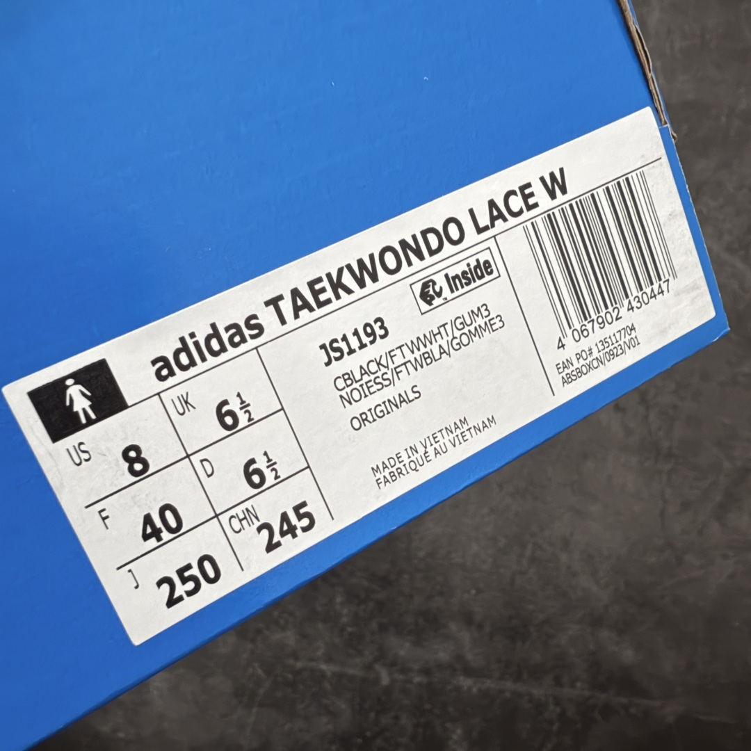 图片[10]-【渠道纯原版】AD Originals TAEKWONDO 跆拳道薄底训练鞋 JS1193 全网独家头层纳帕皮版本 市售最高版 区分市面普通货 皮料 鞋型 中底 针车走线全部拉满配置 💪🏻 从专业赛场到时尚前沿🪩 开启多元运动美学新篇章🥋 𝙏𝘼𝙀𝙆𝙒𝙊𝙉𝘿𝙊👟 演绎穿搭的“绝佳利器” 深受武术历史影响的简约套入式设计 力求致敬00年代初的风尚🥷🎧 ▪皮质鞋面，柔软高级 ▪搭配经典3D鞋头缝线设计 ▪一脚蹬设计穿脱自如 ▪低平橡胶外底助你扎实踩地从容迈步 为小众运动注入现代年轻化审美 鲜明黑白 复古极简 尺码：36 36.5 37 38 38.5 39 40 40.5 41 42 42.5 43 44 44.5 45-选品中心