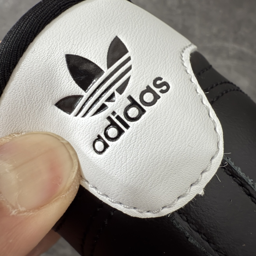 图片[2]-【渠道纯原版】AD Originals TAEKWONDO 跆拳道薄底训练鞋 JS1193 全网独家头层纳帕皮版本 市售最高版 区分市面普通货 皮料 鞋型 中底 针车走线全部拉满配置 💪🏻 从专业赛场到时尚前沿🪩 开启多元运动美学新篇章🥋 𝙏𝘼𝙀𝙆𝙒𝙊𝙉𝘿𝙊👟 演绎穿搭的“绝佳利器” 深受武术历史影响的简约套入式设计 力求致敬00年代初的风尚🥷🎧 ▪皮质鞋面，柔软高级 ▪搭配经典3D鞋头缝线设计 ▪一脚蹬设计穿脱自如 ▪低平橡胶外底助你扎实踩地从容迈步 为小众运动注入现代年轻化审美 鲜明黑白 复古极简 尺码：36 36.5 37 38 38.5 39 40 40.5 41 42 42.5 43 44 44.5 45-选品中心