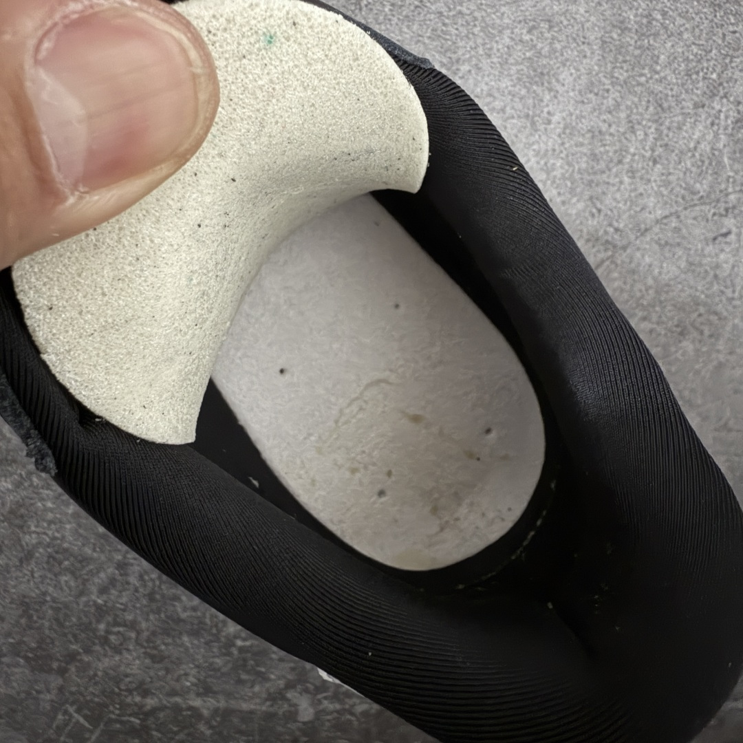 图片[9]-【渠道纯原版】AD Originals TAEKWONDO 跆拳道薄底训练鞋 JS1193 全网独家头层纳帕皮版本 市售最高版 区分市面普通货 皮料 鞋型 中底 针车走线全部拉满配置 💪🏻 从专业赛场到时尚前沿🪩 开启多元运动美学新篇章🥋 𝙏𝘼𝙀𝙆𝙒𝙊𝙉𝘿𝙊👟 演绎穿搭的“绝佳利器” 深受武术历史影响的简约套入式设计 力求致敬00年代初的风尚🥷🎧 ▪皮质鞋面，柔软高级 ▪搭配经典3D鞋头缝线设计 ▪一脚蹬设计穿脱自如 ▪低平橡胶外底助你扎实踩地从容迈步 为小众运动注入现代年轻化审美 鲜明黑白 复古极简 尺码：36 36.5 37 38 38.5 39 40 40.5 41 42 42.5 43 44 44.5 45-选品中心