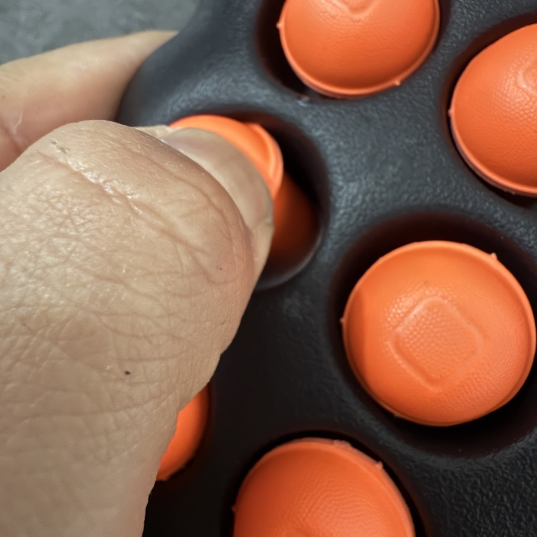 图片[9]-【XP纯原】NK Mind 001 Sail 黑科技足底按摩舒适贴合训练鞋 黑色 HQ4307-001 目前市售唯一正确版本 1：1标配组合底 MD软底 渐变雾面大底 超高清洁度 按摩功能效果同步原版 区别市场通货 Mind 001 从神经科学中汲取灵感，打造出一款不仅外观独特，更能为穿着者带来别样感知体验的球鞋，此次新作将继续延续此核心方向。历时十年打磨的 Mind 系列，承载着 Nike 对未来鞋款的愿景呈现。系列中的每双鞋，外底均由 22 个独立泡沫结节构成，旨在模拟赤足般的体验。这些结节N通过与足底感官感受器的相互作用，从而促进人体的自然步态。 尺码：36-47.5=36 37.5 38.5 40 41 42.5 44 45 46 47.5 和官网一样偏小一码-选品中心