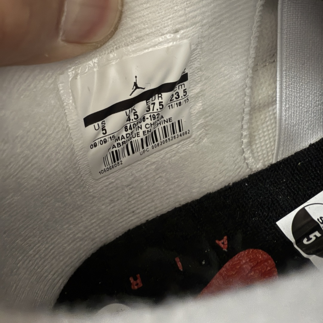 图片[7]-【H11纯原】Air Jordan 4 AJ4 乔4 \”White Cement \” 老款 白水泥 货号：840606-192 尺码：35.5 36 36.5 37.5 38 38.5 39 40 40.5 41 42 42.5 43 44 45 46 47.5 48.5 #纯原外贸平台特供订单 #全套原纸板楦头开发 #原厂特供材料配套加持 #确保原汁原味 完美呈现版型 #原档数据独家私模大底 #男女鞋同步官方开发至47.5 #原装进口轻量化鞋垫 #进口港宝加持 后跟自然饱满 还原公司包裹性 #鞋面采用原装数据贴合技术 #全方位贴合包裹脚型 #鞋跟部鞋底牵引设计 #提供强大的抓地性能 #更适应不同实战场地路面-选品中心