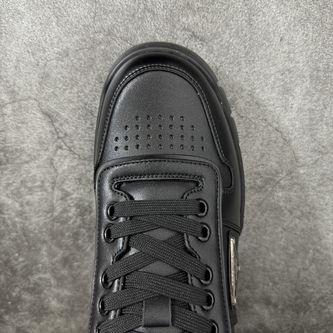 图片[5]-【YS纯原】广奢高端货 PRADA 普拉达｜春夏系列专柜新款厚底松糕运动鞋 ✦ 专柜同款廓形设计，轮廓类似麦昆 ✦ 鞋头饱满＋宽版设计，上脚显脚小 ✦ 厚底软弹脚感，非常舒适不累脚 ✦ 白色高级百搭，运动 / 休闲 / 商务通吃 ✦ 鞋身融入艺术家 Peter de Potter 标语纹样 ✦ 经典三角形徽标 点缀，辨识度拉满 ✦ 鞋面：进口防水降落伞布料 ✦ 内里：进口羊皮内里，贴脚柔软 ✦ 大底：TPU 发泡厚底，轻量回弹 ✦ 全新官方一致全套包装 尺码：35–45-选品中心