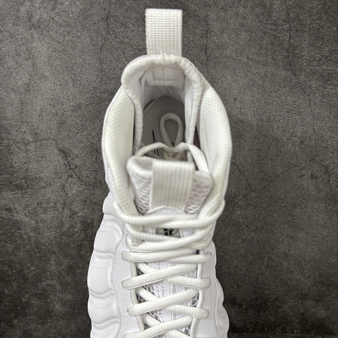 图片[8]-【清远原底面】NK Air Foamposite One 市售最强品质 2025款白喷 喷泡 HJ5195-100 莞产原底面 正确鞋面咖色 公司渠道同模具 鞋型发泡360度无死角 双层Zoom气垫植入 中底完美注胶 搭载原厂碳纤维材质 诞生于1997年的NK Air Foamposite系列可以说是整个球鞋历史上最为经典的系列之一 也就是我们常说的“喷”和“泡” 其中“喷”由Foamposite One代言人Penny的英文音译而来 而“泡”则来源于另一款鞋型 Foamposite Pro中\”pro\”的音译 在诞生初期 由于高昂的造价以及超前的外形 Foamposite系列的反对者不在少数 甚至有人认为这款鞋会毁掉整个球鞋行业 但事实证明这双灵感来自于甲虫 自带“黑科技”鞋面以及双层Zoom+大块碳板的太空球鞋不仅受到了大众的接受与追捧 并且成功的影响了篮球鞋的发展 尺码：40.5 41 42 42.5 43 44 44.5 45 46-选品中心