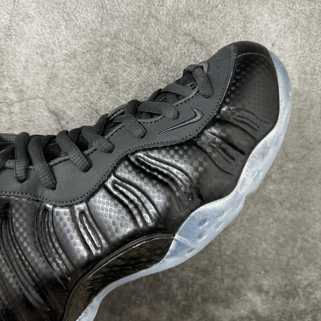 图片[6]-【清远原底面】NK Air Foamposite One 市售最强品质 碳板喷 喷泡 HF2902-002 莞产原底面 正确鞋面咖色 公司渠道同模具 鞋型发泡360度无死角 双层Zoom气垫植入 中底完美注胶 搭载原厂碳纤维材质 诞生于1997年的NK Air Foamposite系列可以说是整个球鞋历史上最为经典的系列之一 也就是我们常说的“喷”和“泡” 其中“喷”由Foamposite One代言人Penny的英文音译而来 而“泡”则来源于另一款鞋型 Foamposite Pro中\”pro\”的音译 在诞生初期 由于高昂的造价以及超前的外形 Foamposite系列的反对者不在少数 甚至有人认为这款鞋会毁掉整个球鞋行业 但事实证明这双灵感来自于甲虫 自带“黑科技”鞋面以及双层Zoom+大块碳板的太空球鞋不仅受到了大众的接受与追捧 并且成功的影响了篮球鞋的发展 尺码：40.5 41 42 42.5 43 44 44.5 45 46-选品中心