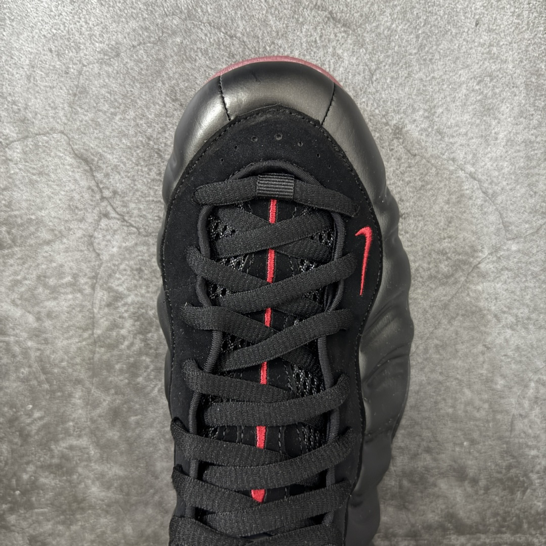 图片[5]-【清远原底面】NK Air Foamposite One 市售最强品质 2025款黑红喷 喷泡 IB2219-001 莞产原底面 正确鞋面咖色 公司渠道同模具 鞋型发泡360度无死角 双层Zoom气垫植入 中底完美注胶 搭载原厂碳纤维材质 诞生于1997年的NK Air Foamposite系列可以说是整个球鞋历史上最为经典的系列之一 也就是我们常说的“喷”和“泡” 其中“喷”由Foamposite One代言人Penny的英文音译而来 而“泡”则来源于另一款鞋型 Foamposite Pro中\”pro\”的音译 在诞生初期 由于高昂的造价以及超前的外形 Foamposite系列的反对者不在少数 甚至有人认为这款鞋会毁掉整个球鞋行业 但事实证明这双灵感来自于甲虫 自带“黑科技”鞋面以及双层Zoom+大块碳板的太空球鞋不仅受到了大众的接受与追捧 并且成功的影响了篮球鞋的发展 尺码：40.5 41 42 42.5 43 44 44.5 45 46-选品中心