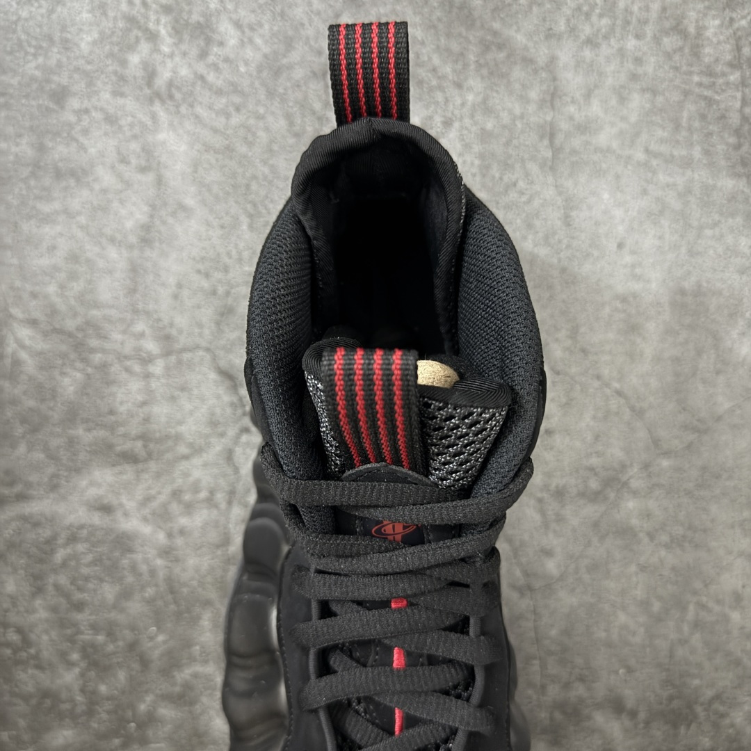 图片[8]-【清远原底面】NK Air Foamposite One 市售最强品质 2025款黑红喷 喷泡 IB2219-001 莞产原底面 正确鞋面咖色 公司渠道同模具 鞋型发泡360度无死角 双层Zoom气垫植入 中底完美注胶 搭载原厂碳纤维材质 诞生于1997年的NK Air Foamposite系列可以说是整个球鞋历史上最为经典的系列之一 也就是我们常说的“喷”和“泡” 其中“喷”由Foamposite One代言人Penny的英文音译而来 而“泡”则来源于另一款鞋型 Foamposite Pro中\”pro\”的音译 在诞生初期 由于高昂的造价以及超前的外形 Foamposite系列的反对者不在少数 甚至有人认为这款鞋会毁掉整个球鞋行业 但事实证明这双灵感来自于甲虫 自带“黑科技”鞋面以及双层Zoom+大块碳板的太空球鞋不仅受到了大众的接受与追捧 并且成功的影响了篮球鞋的发展 尺码：40.5 41 42 42.5 43 44 44.5 45 46-选品中心