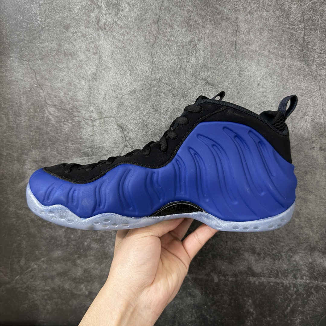 图片[2]-【清远原底面】NK Air Foamposite One 市售最强品质 宝蓝喷 喷泡 HJ5195-400 莞产原底面 正确鞋面咖色 公司渠道同模具 鞋型发泡360度无死角 双层Zoom气垫植入 中底完美注胶 搭载原厂碳纤维材质 诞生于1997年的NK Air Foamposite系列可以说是整个球鞋历史上最为经典的系列之一 也就是我们常说的“喷”和“泡” 其中“喷”由Foamposite One代言人Penny的英文音译而来 而“泡”则来源于另一款鞋型 Foamposite Pro中\”pro\”的音译 在诞生初期 由于高昂的造价以及超前的外形 Foamposite系列的反对者不在少数 甚至有人认为这款鞋会毁掉整个球鞋行业 但事实证明这双灵感来自于甲虫 自带“黑科技”鞋面以及双层Zoom+大块碳板的太空球鞋不仅受到了大众的接受与追捧 并且成功的影响了篮球鞋的发展 尺码：40.5 41 42 42.5 43 44 44.5 45 46-选品中心