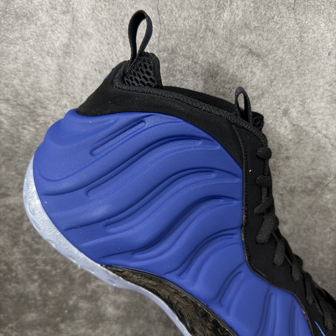 图片[7]-【清远原底面】NK Air Foamposite One 市售最强品质 宝蓝喷 喷泡 HJ5195-400 莞产原底面 正确鞋面咖色 公司渠道同模具 鞋型发泡360度无死角 双层Zoom气垫植入 中底完美注胶 搭载原厂碳纤维材质 诞生于1997年的NK Air Foamposite系列可以说是整个球鞋历史上最为经典的系列之一 也就是我们常说的“喷”和“泡” 其中“喷”由Foamposite One代言人Penny的英文音译而来 而“泡”则来源于另一款鞋型 Foamposite Pro中\”pro\”的音译 在诞生初期 由于高昂的造价以及超前的外形 Foamposite系列的反对者不在少数 甚至有人认为这款鞋会毁掉整个球鞋行业 但事实证明这双灵感来自于甲虫 自带“黑科技”鞋面以及双层Zoom+大块碳板的太空球鞋不仅受到了大众的接受与追捧 并且成功的影响了篮球鞋的发展 尺码：40.5 41 42 42.5 43 44 44.5 45 46-选品中心
