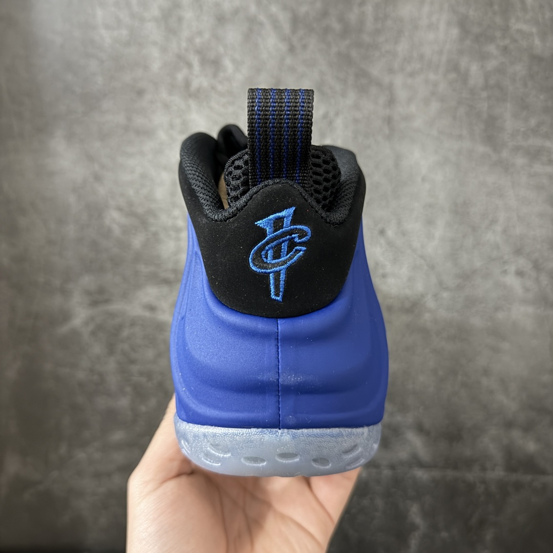 图片[4]-【清远原底面】NK Air Foamposite One 市售最强品质 宝蓝喷 喷泡 HJ5195-400 莞产原底面 正确鞋面咖色 公司渠道同模具 鞋型发泡360度无死角 双层Zoom气垫植入 中底完美注胶 搭载原厂碳纤维材质 诞生于1997年的NK Air Foamposite系列可以说是整个球鞋历史上最为经典的系列之一 也就是我们常说的“喷”和“泡” 其中“喷”由Foamposite One代言人Penny的英文音译而来 而“泡”则来源于另一款鞋型 Foamposite Pro中\”pro\”的音译 在诞生初期 由于高昂的造价以及超前的外形 Foamposite系列的反对者不在少数 甚至有人认为这款鞋会毁掉整个球鞋行业 但事实证明这双灵感来自于甲虫 自带“黑科技”鞋面以及双层Zoom+大块碳板的太空球鞋不仅受到了大众的接受与追捧 并且成功的影响了篮球鞋的发展 尺码：40.5 41 42 42.5 43 44 44.5 45 46-选品中心