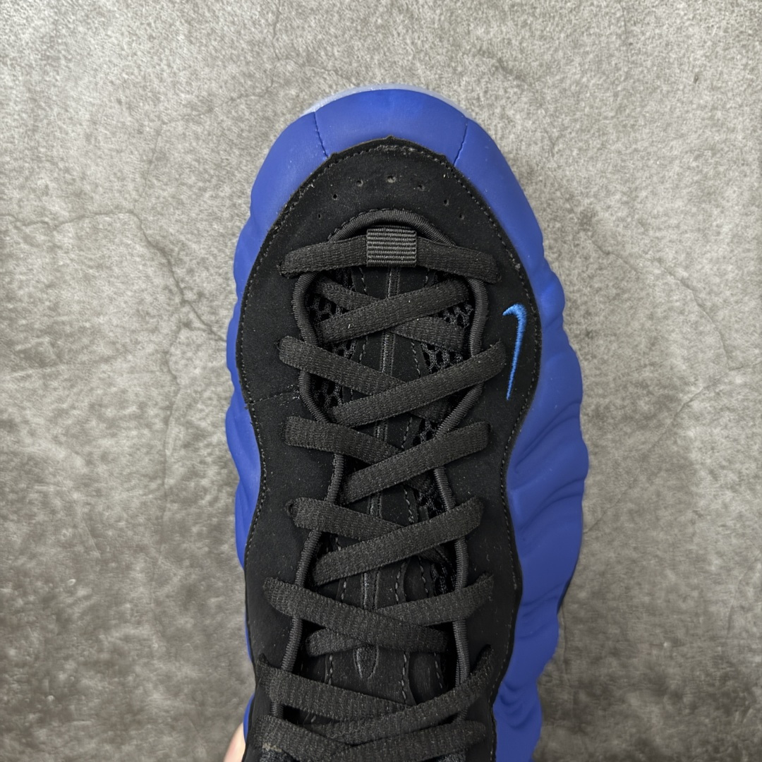 图片[5]-【清远原底面】NK Air Foamposite One 市售最强品质 宝蓝喷 喷泡 HJ5195-400 莞产原底面 正确鞋面咖色 公司渠道同模具 鞋型发泡360度无死角 双层Zoom气垫植入 中底完美注胶 搭载原厂碳纤维材质 诞生于1997年的NK Air Foamposite系列可以说是整个球鞋历史上最为经典的系列之一 也就是我们常说的“喷”和“泡” 其中“喷”由Foamposite One代言人Penny的英文音译而来 而“泡”则来源于另一款鞋型 Foamposite Pro中\”pro\”的音译 在诞生初期 由于高昂的造价以及超前的外形 Foamposite系列的反对者不在少数 甚至有人认为这款鞋会毁掉整个球鞋行业 但事实证明这双灵感来自于甲虫 自带“黑科技”鞋面以及双层Zoom+大块碳板的太空球鞋不仅受到了大众的接受与追捧 并且成功的影响了篮球鞋的发展 尺码：40.5 41 42 42.5 43 44 44.5 45 46-选品中心