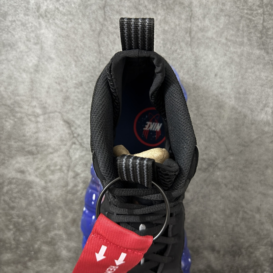 图片[8]-【清远原底面】NK Air Foamposite One 市售最强品质 银河喷2.0 喷泡 FQ4303-400 莞产原底面 正确鞋面咖色 公司渠道同模具 鞋型发泡360度无死角 双层Zoom气垫植入 中底完美注胶 搭载原厂碳纤维材质 诞生于1997年的NK Air Foamposite系列可以说是整个球鞋历史上最为经典的系列之一 也就是我们常说的“喷”和“泡” 其中“喷”由Foamposite One代言人Penny的英文音译而来 而“泡”则来源于另一款鞋型 Foamposite Pro中\”pro\”的音译 在诞生初期 由于高昂的造价以及超前的外形 Foamposite系列的反对者不在少数 甚至有人认为这款鞋会毁掉整个球鞋行业 但事实证明这双灵感来自于甲虫 自带“黑科技”鞋面以及双层Zoom+大块碳板的太空球鞋不仅受到了大众的接受与追捧 并且成功的影响了篮球鞋的发展 尺码：40.5 41 42 42.5 43 44 44.5 45 46-选品中心