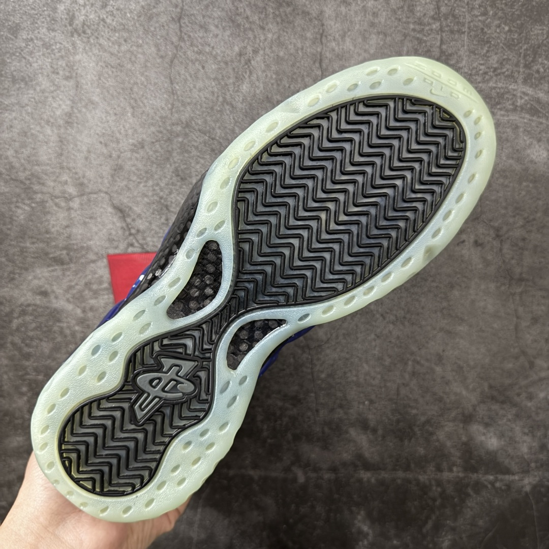 图片[9]-【清远原底面】NK Air Foamposite One 市售最强品质 银河喷2.0 喷泡 FQ4303-400 莞产原底面 正确鞋面咖色 公司渠道同模具 鞋型发泡360度无死角 双层Zoom气垫植入 中底完美注胶 搭载原厂碳纤维材质 诞生于1997年的NK Air Foamposite系列可以说是整个球鞋历史上最为经典的系列之一 也就是我们常说的“喷”和“泡” 其中“喷”由Foamposite One代言人Penny的英文音译而来 而“泡”则来源于另一款鞋型 Foamposite Pro中\”pro\”的音译 在诞生初期 由于高昂的造价以及超前的外形 Foamposite系列的反对者不在少数 甚至有人认为这款鞋会毁掉整个球鞋行业 但事实证明这双灵感来自于甲虫 自带“黑科技”鞋面以及双层Zoom+大块碳板的太空球鞋不仅受到了大众的接受与追捧 并且成功的影响了篮球鞋的发展 尺码：40.5 41 42 42.5 43 44 44.5 45 46-选品中心