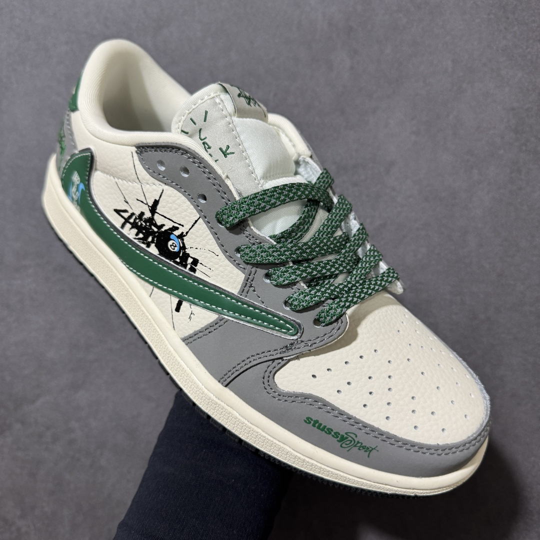 图片[3]-【定制版】街头做旧涂鸦！Air Jordan 1 Low（斯图西联名） 乔丹倒勾 爆款高端定制 鞋身印有Stussy品牌标识与涂鸦图案米白荔枝纹+水泥灰磨砂+复古绿点缀，做旧处理叠加黑色泼墨涂鸦与“RUN”字样 ，强化街头质感。定制鞋盒 超高清洁度 细节完美 货号：XJ1979-002 尺码：36 36.5 37.5 38 38.5 39 40 40.5 41 42 42.5 43 44 44.5 45-选品中心