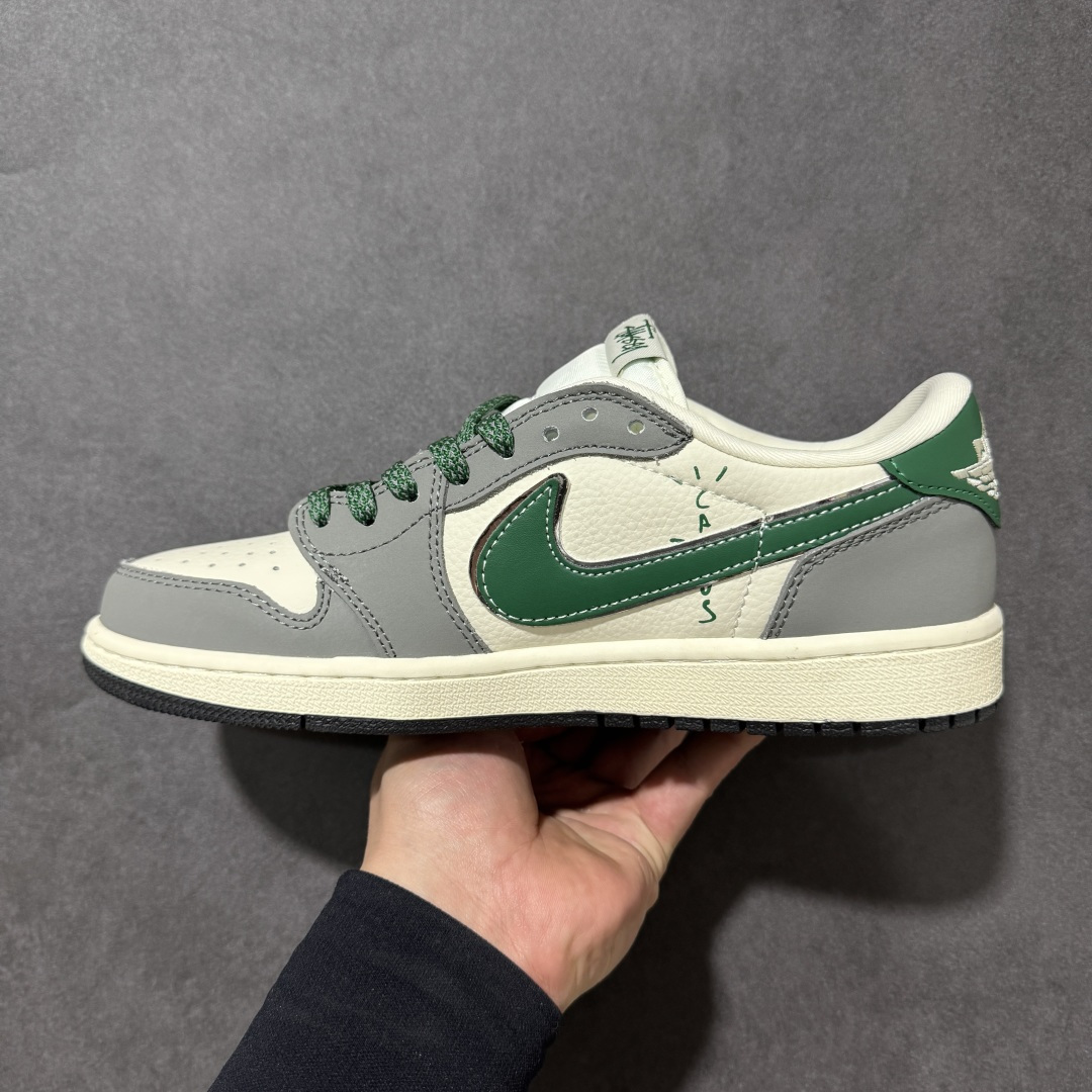 图片[2]-【定制版】街头做旧涂鸦！Air Jordan 1 Low（斯图西联名） 乔丹倒勾 爆款高端定制 鞋身印有Stussy品牌标识与涂鸦图案米白荔枝纹+水泥灰磨砂+复古绿点缀，做旧处理叠加黑色泼墨涂鸦与“RUN”字样 ，强化街头质感。定制鞋盒 超高清洁度 细节完美 货号：XJ1979-002 尺码：36 36.5 37.5 38 38.5 39 40 40.5 41 42 42.5 43 44 44.5 45-选品中心