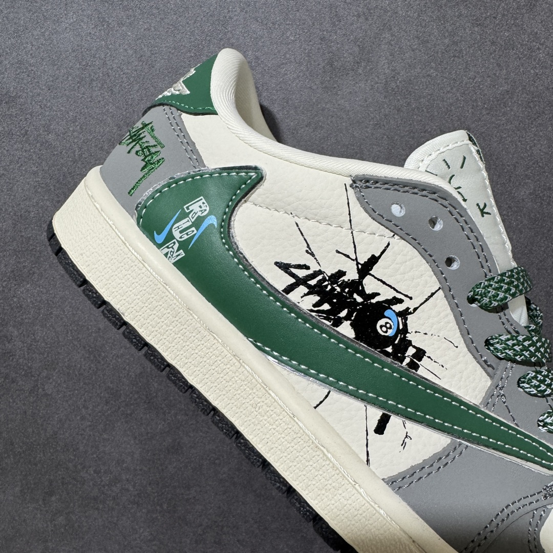 图片[6]-【定制版】街头做旧涂鸦！Air Jordan 1 Low（斯图西联名） 乔丹倒勾 爆款高端定制 鞋身印有Stussy品牌标识与涂鸦图案米白荔枝纹+水泥灰磨砂+复古绿点缀，做旧处理叠加黑色泼墨涂鸦与“RUN”字样 ，强化街头质感。定制鞋盒 超高清洁度 细节完美 货号：XJ1979-002 尺码：36 36.5 37.5 38 38.5 39 40 40.5 41 42 42.5 43 44 44.5 45-选品中心