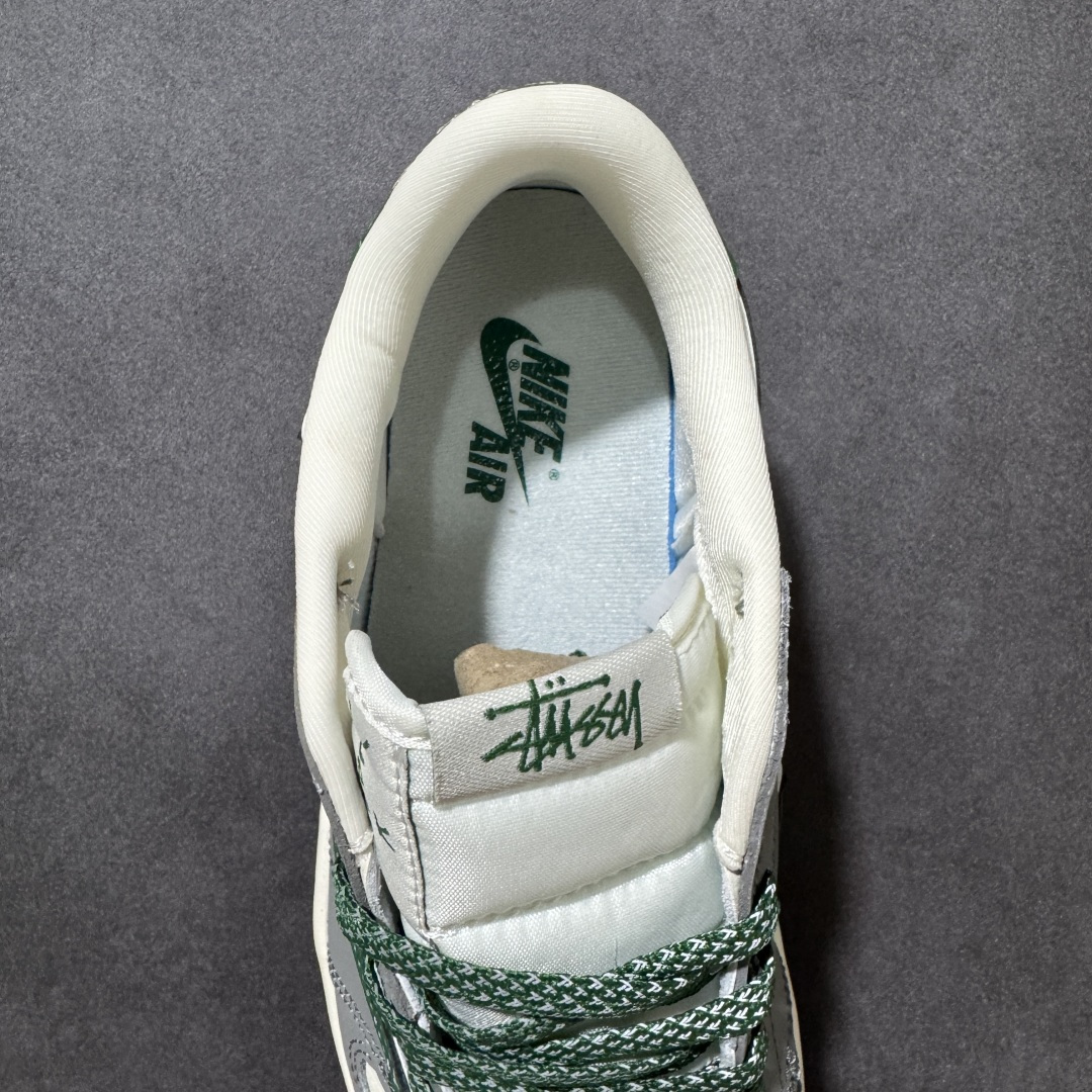 图片[7]-【定制版】街头做旧涂鸦！Air Jordan 1 Low（斯图西联名） 乔丹倒勾 爆款高端定制 鞋身印有Stussy品牌标识与涂鸦图案米白荔枝纹+水泥灰磨砂+复古绿点缀，做旧处理叠加黑色泼墨涂鸦与“RUN”字样 ，强化街头质感。定制鞋盒 超高清洁度 细节完美 货号：XJ1979-002 尺码：36 36.5 37.5 38 38.5 39 40 40.5 41 42 42.5 43 44 44.5 45-选品中心